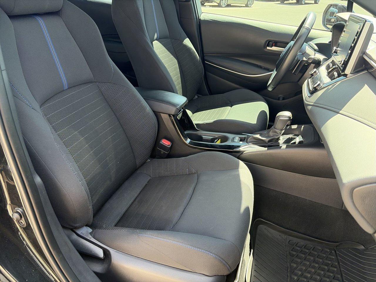 2020 Toyota Corolla 4-door Sedan SE CVT Low Kilometers! Photo