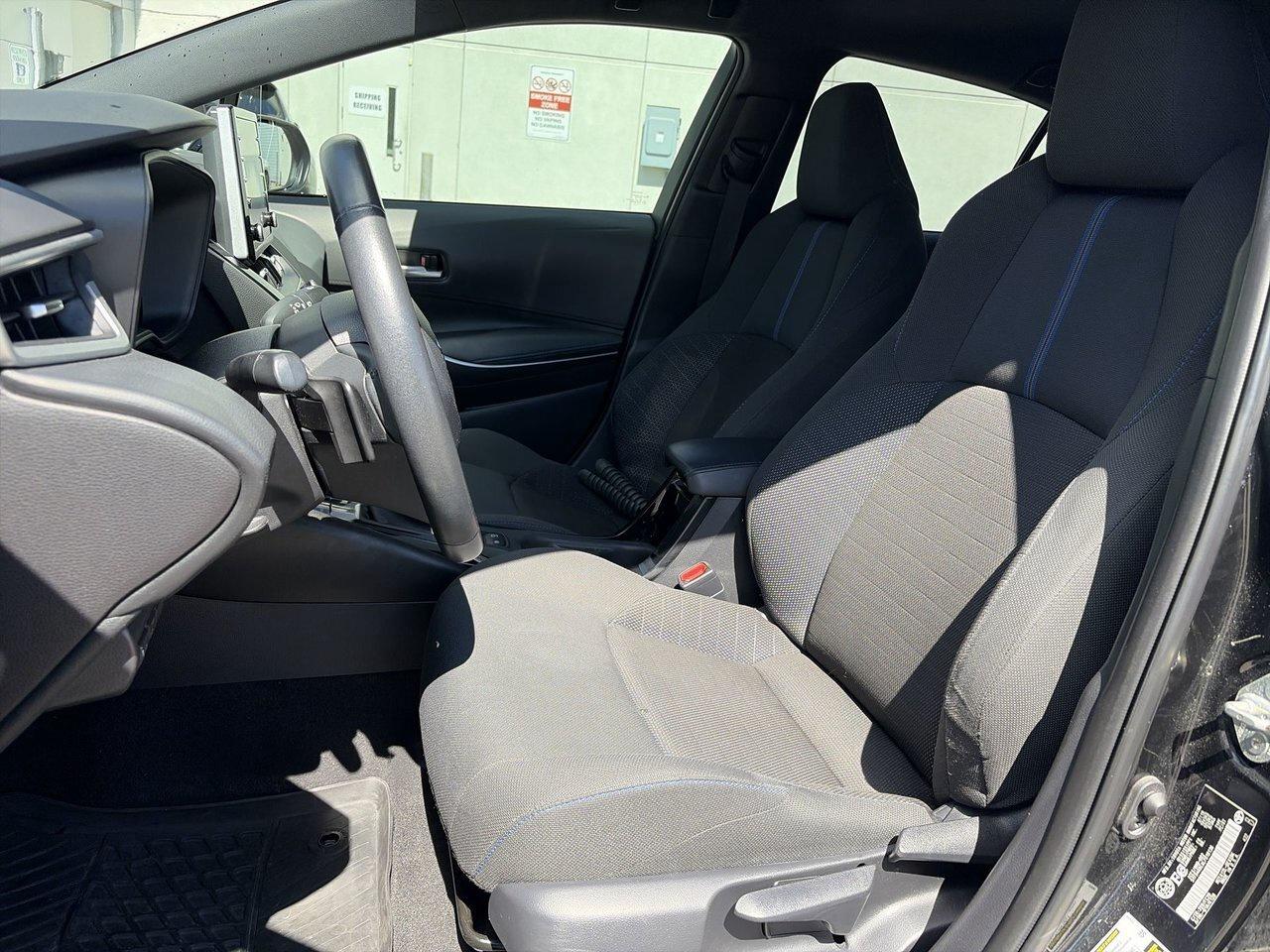2020 Toyota Corolla 4-door Sedan SE CVT Low Kilometers! Photo