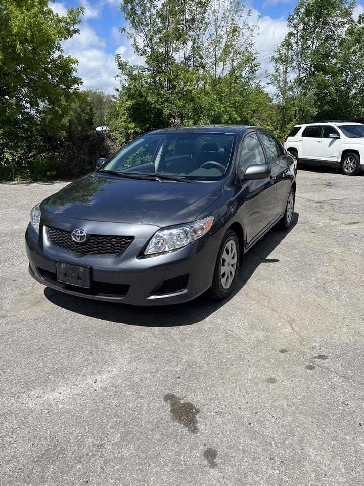 2009 Toyota Corolla 4dr Sdn 5 speed manual low km Photo0
