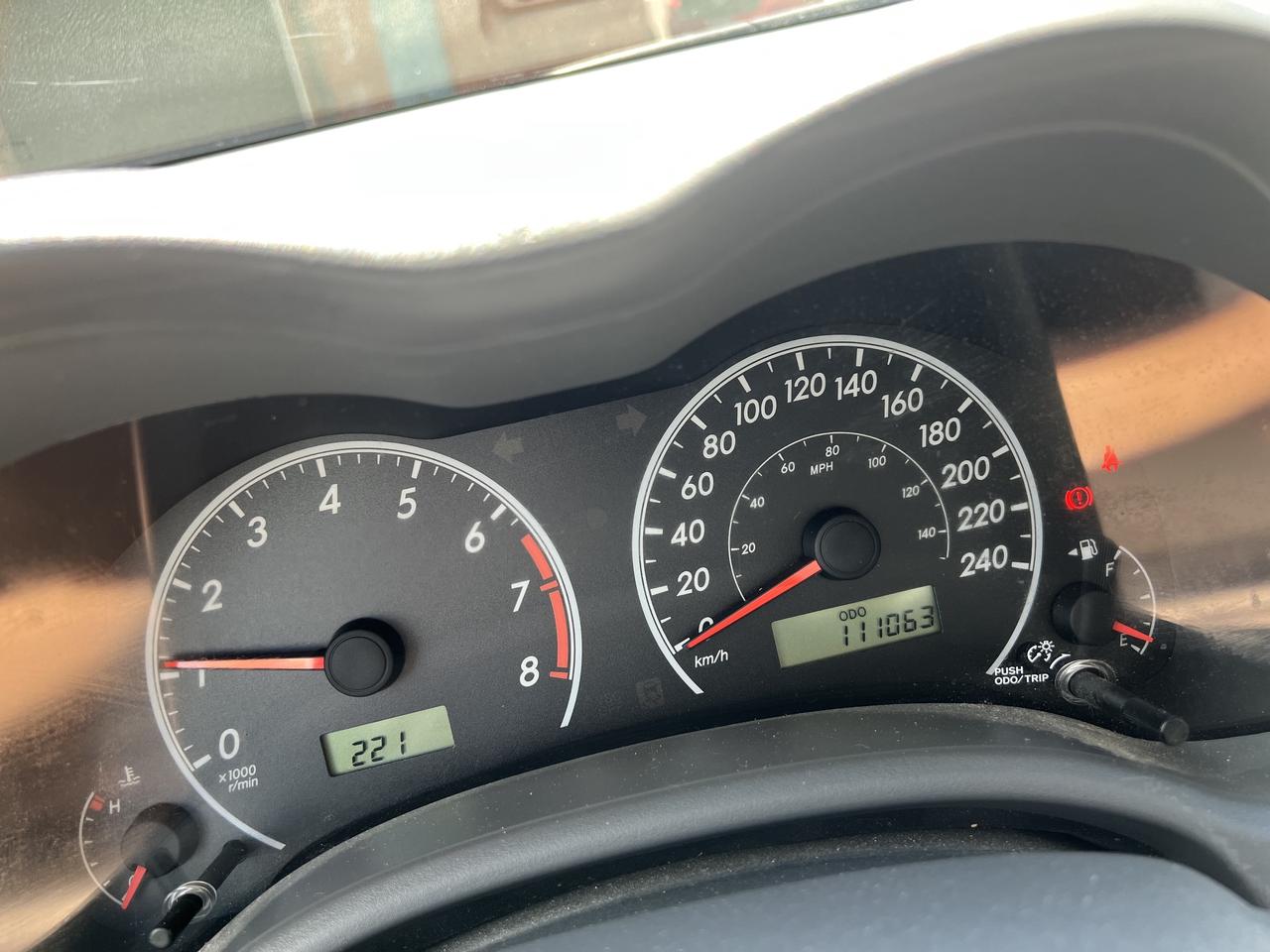 2009 Toyota Corolla 4dr Sdn 5 speed manual low km Photo
