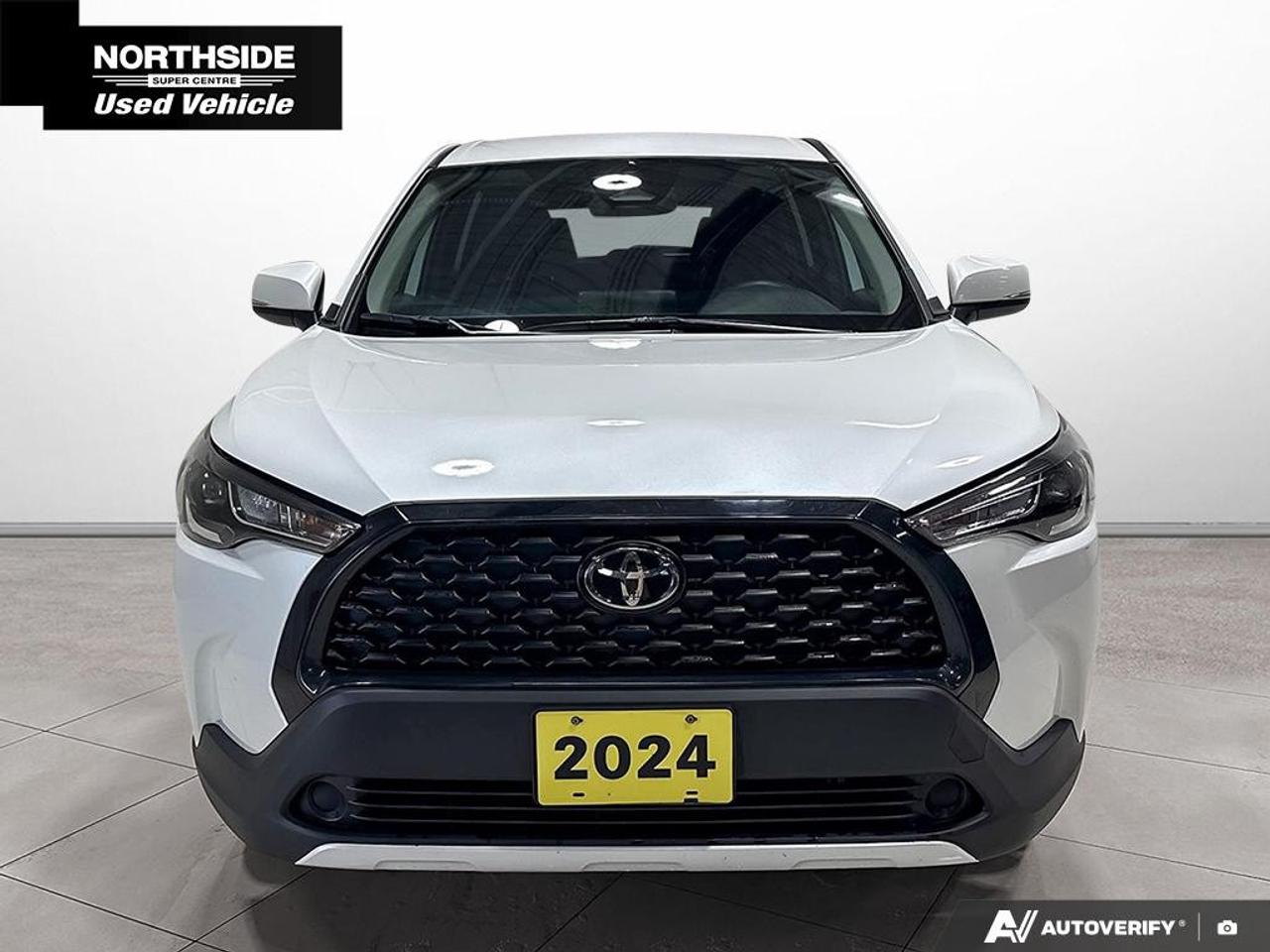 2024 Toyota Corolla Cross LE AWD Photo