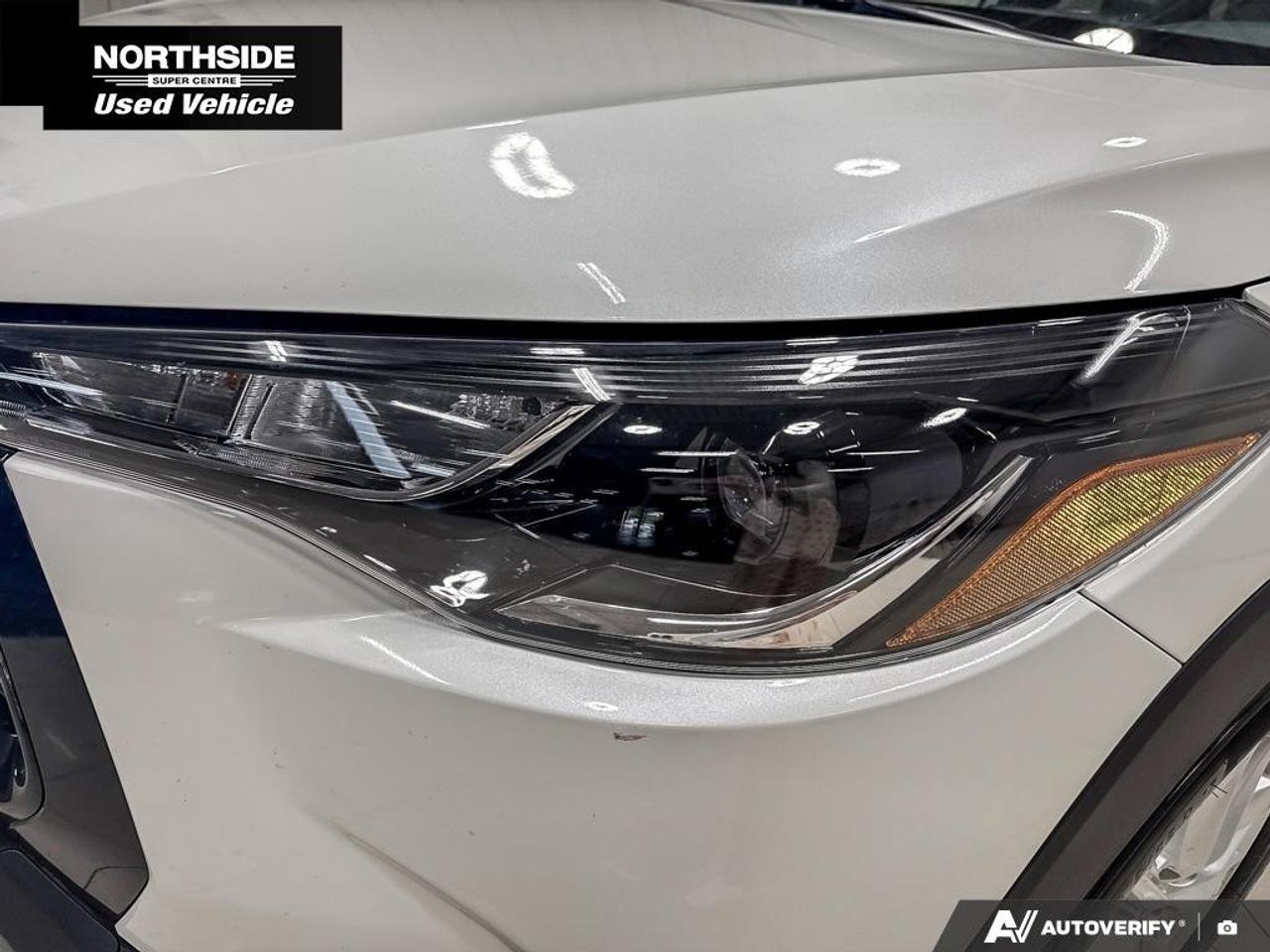 2024 Toyota Corolla Cross LE AWD Photo