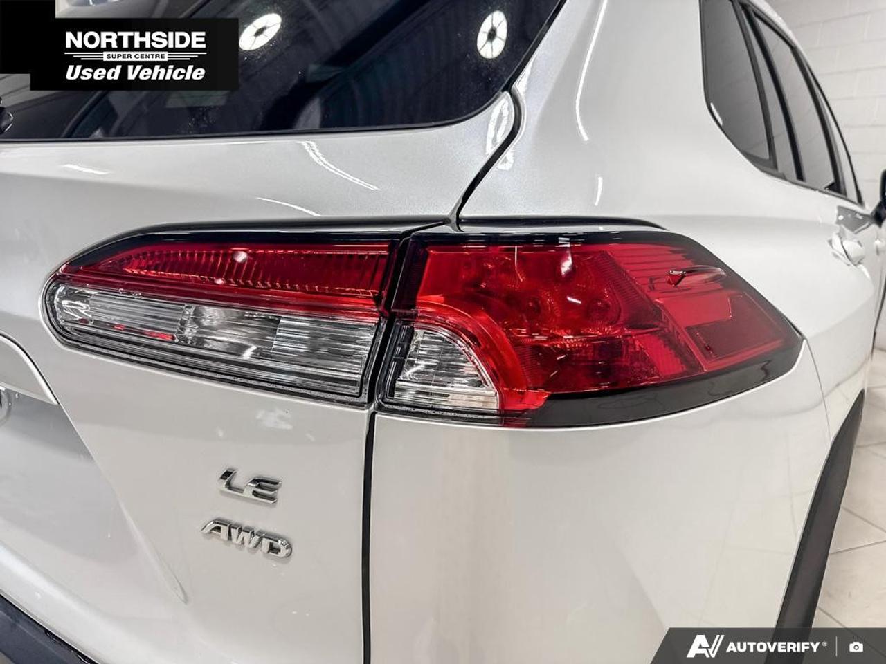 2024 Toyota Corolla Cross LE AWD Photo