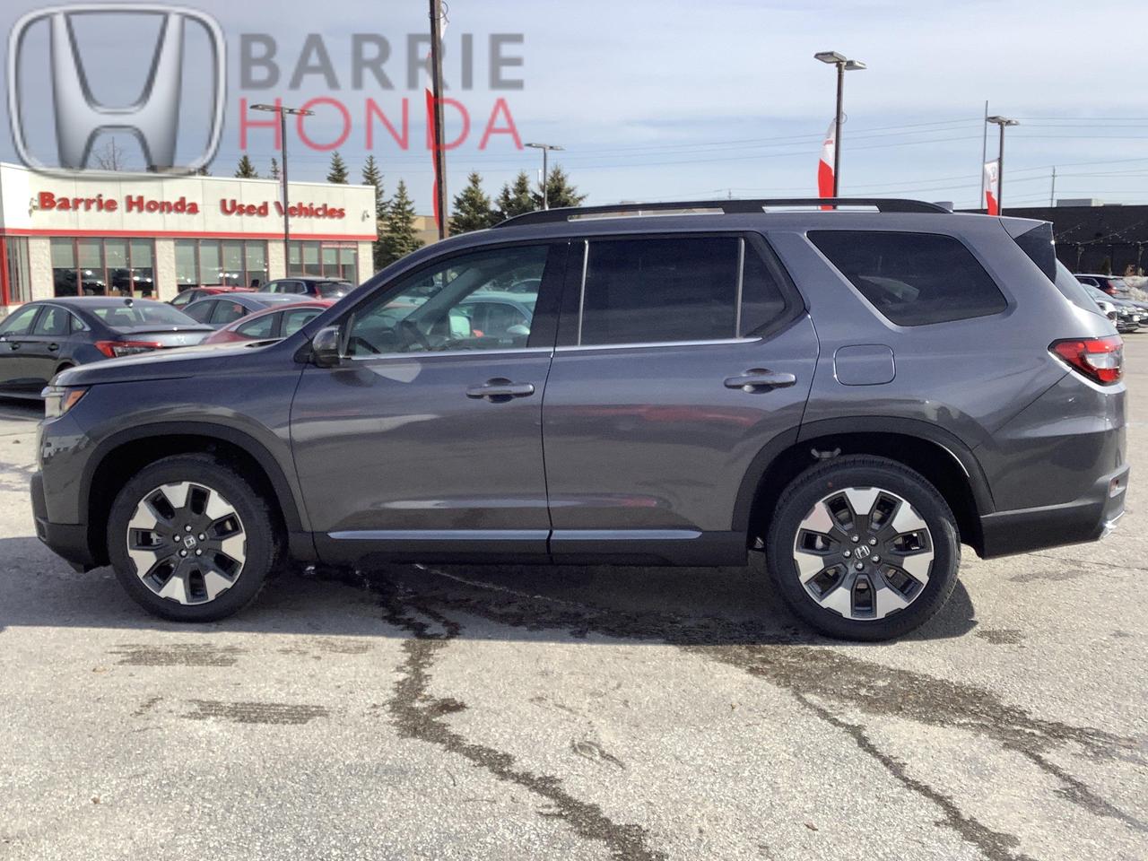 2026 Honda Pilot Touring 4dr All-Wheel Drive Photo4
