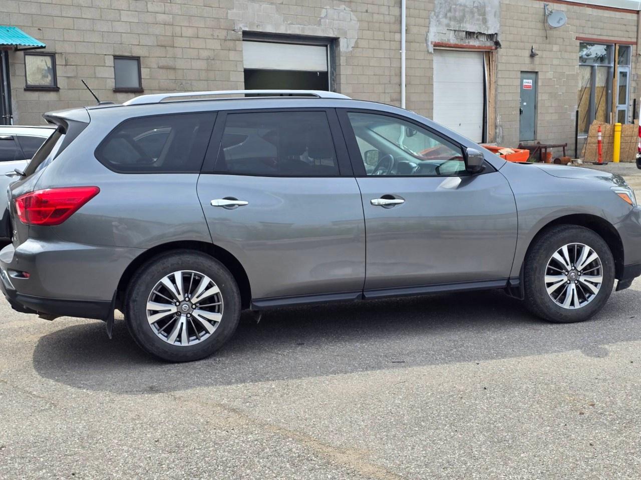 2018 Nissan Pathfinder 4x4 SL Premium Photo4