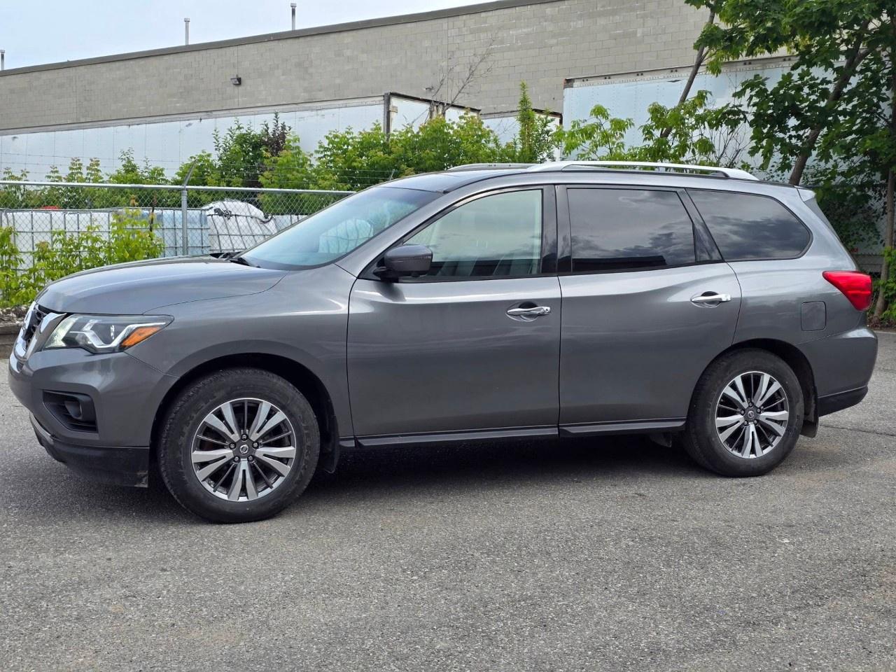 2018 Nissan Pathfinder 4x4 SL Premium Photo2