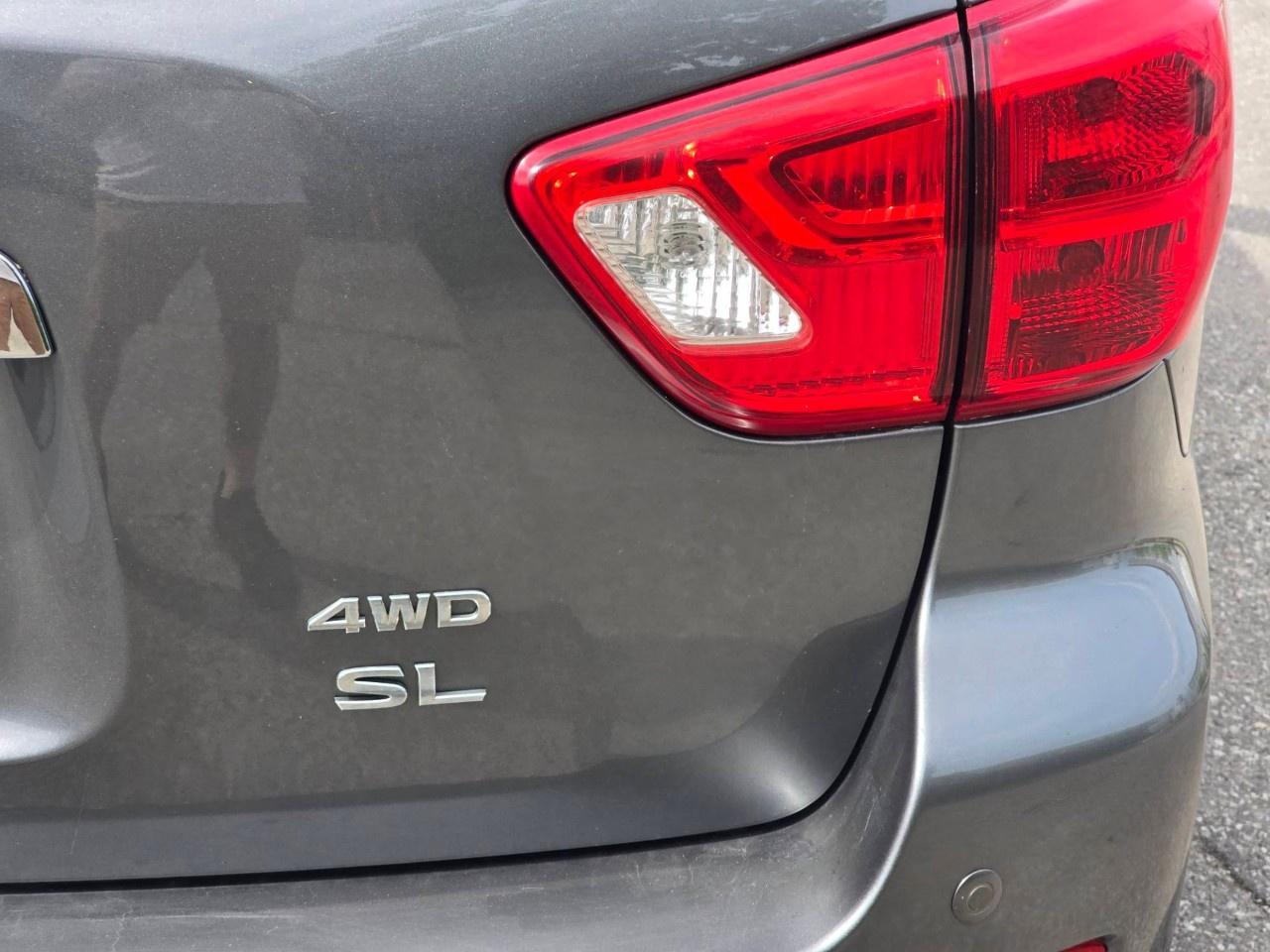 2018 Nissan Pathfinder 4x4 SL Premium Photo