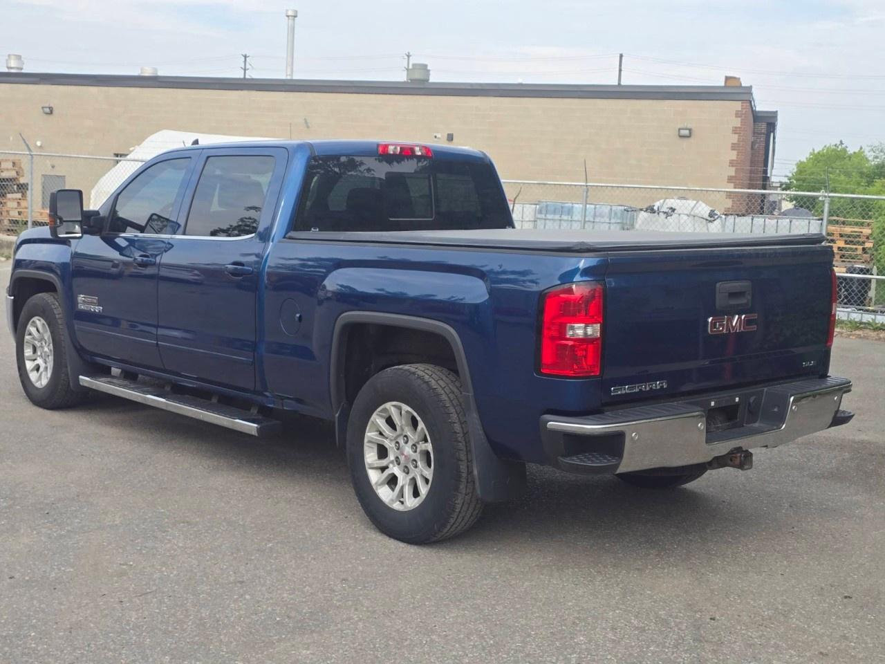 2017 GMC Sierra 1500 4WD Crew Cab Standard Box SLE Photo