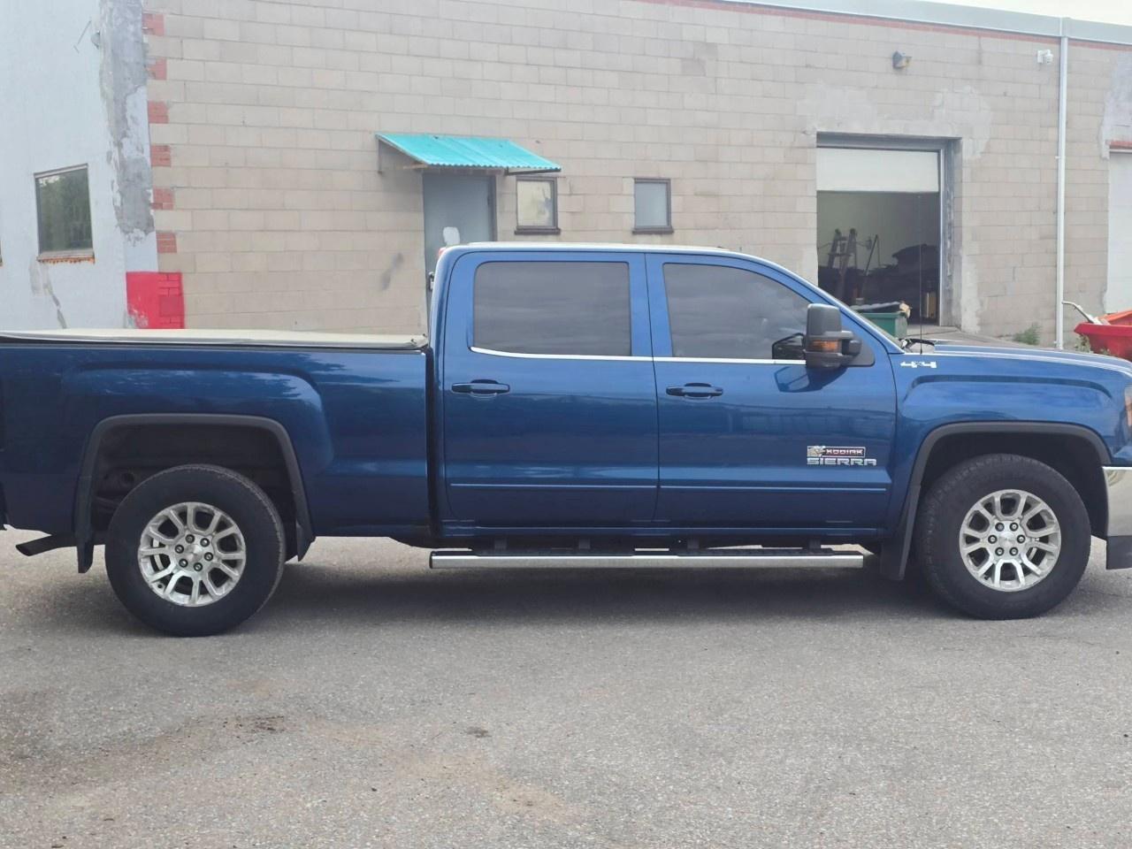 2017 GMC Sierra 1500 4WD Crew Cab Standard Box SLE Photo