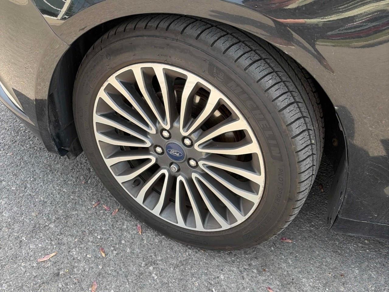 2017 Ford Fusion 4dr Sdn SE FWD Photo