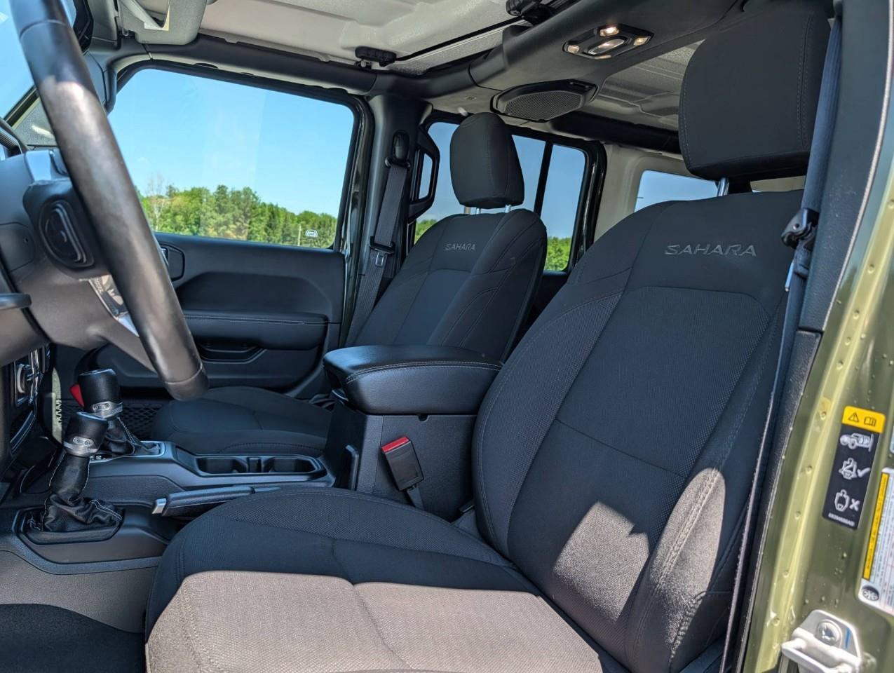 2023 Jeep Wrangler Sahara One owner/ No accidents Photo