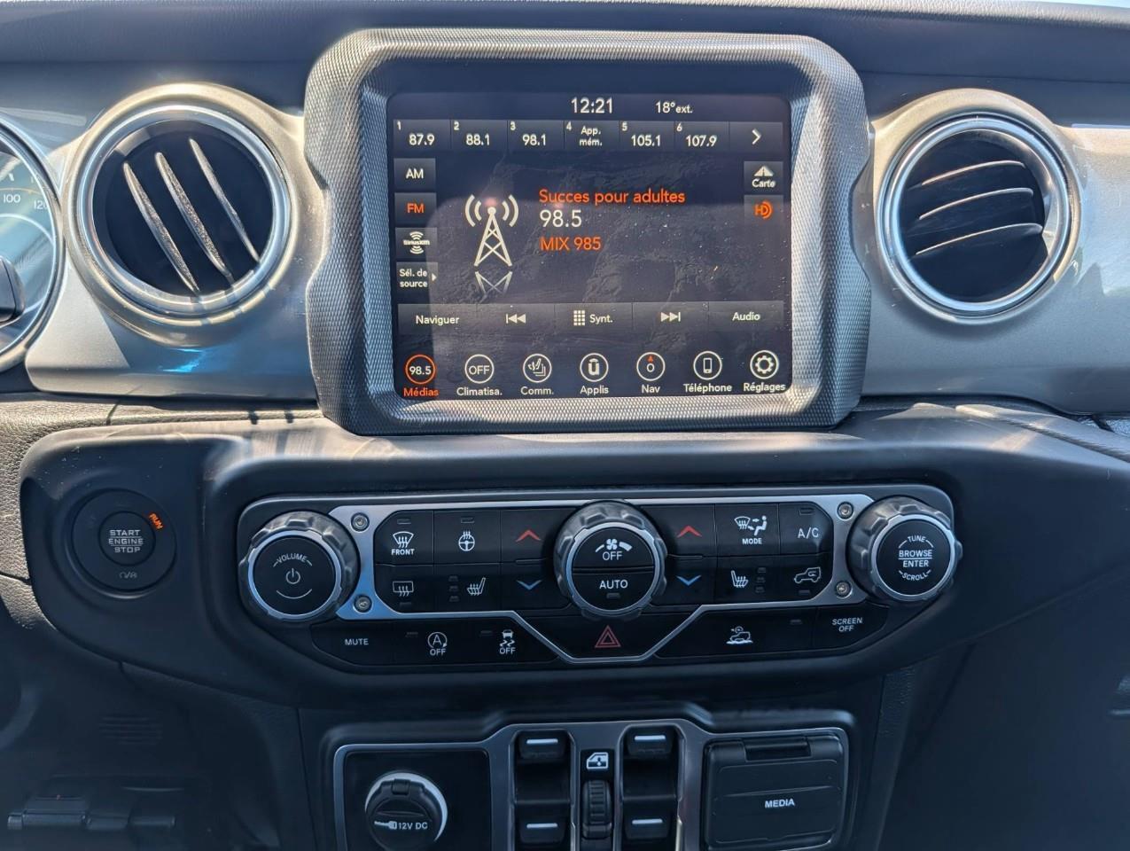 2023 Jeep Wrangler Sahara One owner/ No accidents Photo