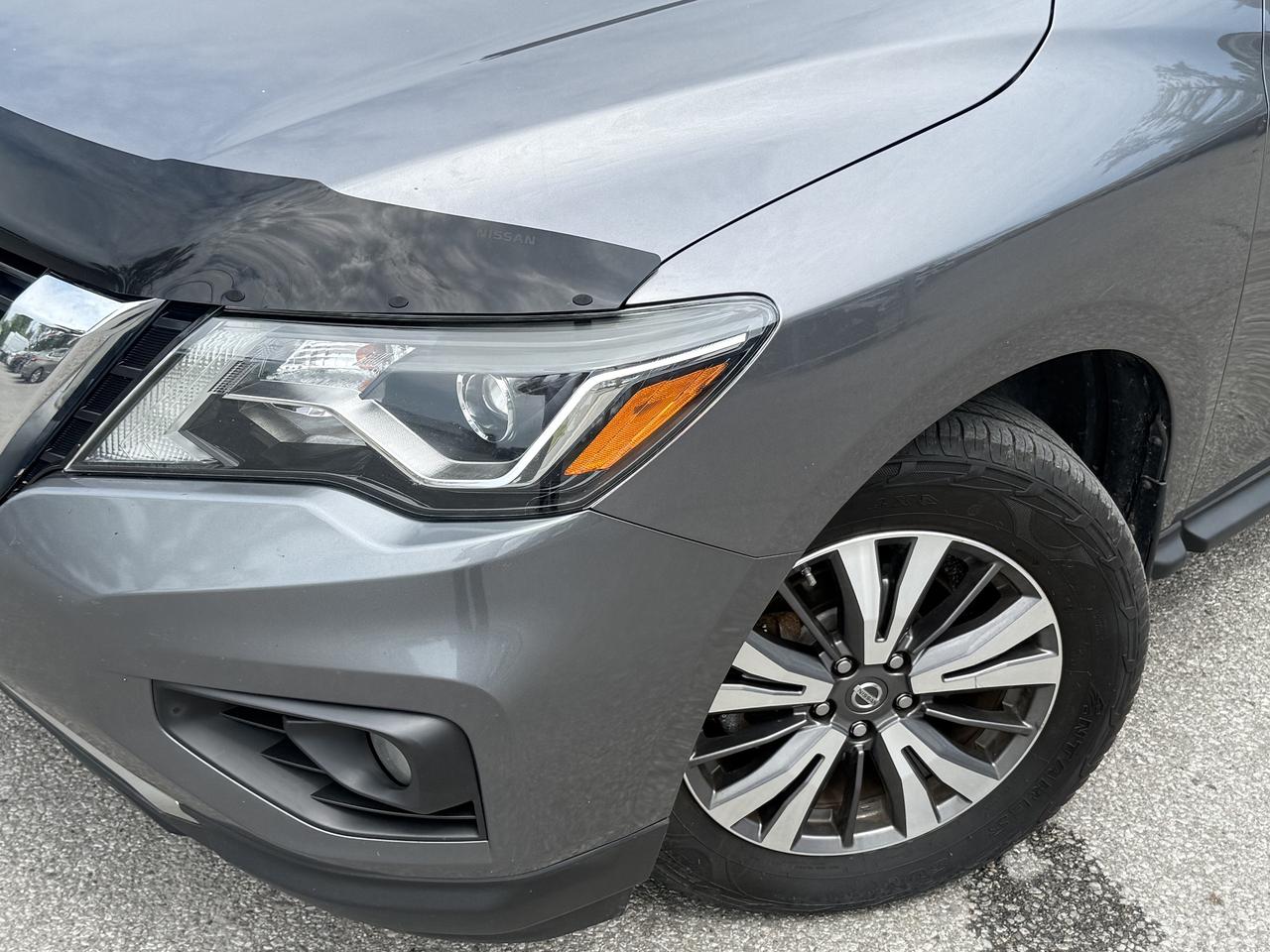 2017 Nissan Pathfinder SL l 4WD l 3.5L l Sunroof l 28 Service Records Photo