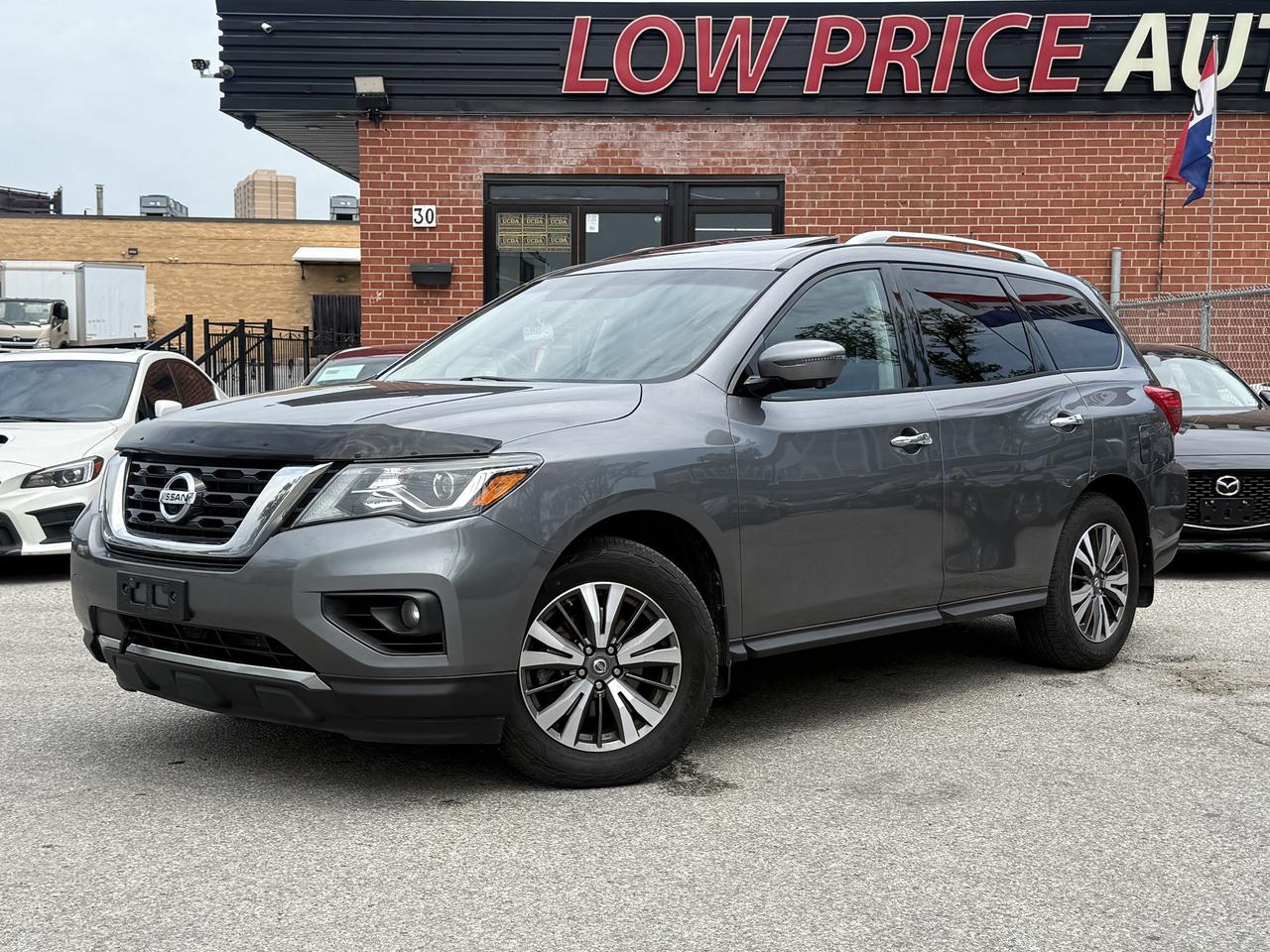 2017 Nissan Pathfinder SL l 4WD l 3.5L l Sunroof l 28 Service Records Photo