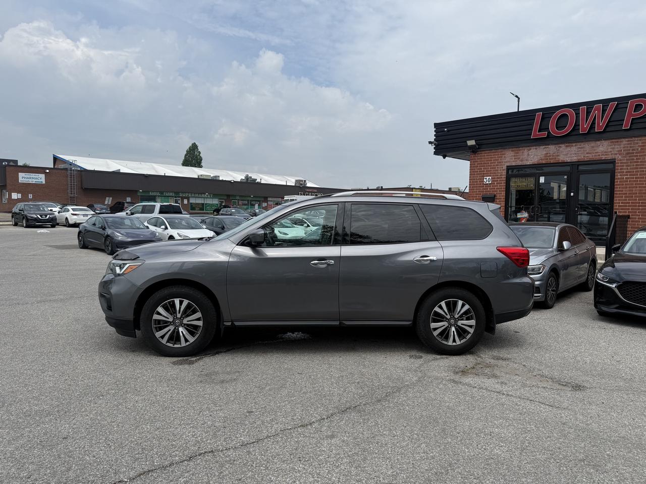 2017 Nissan Pathfinder SL l 4WD l 3.5L l Sunroof l 28 Service Records Photo