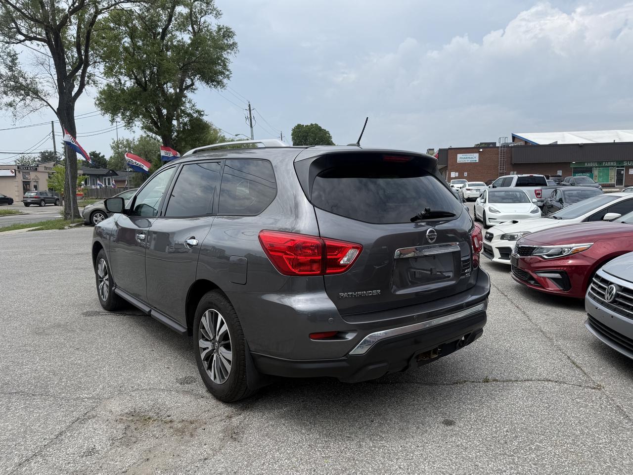 2017 Nissan Pathfinder SL l 4WD l 3.5L l Sunroof l 28 Service Records Photo