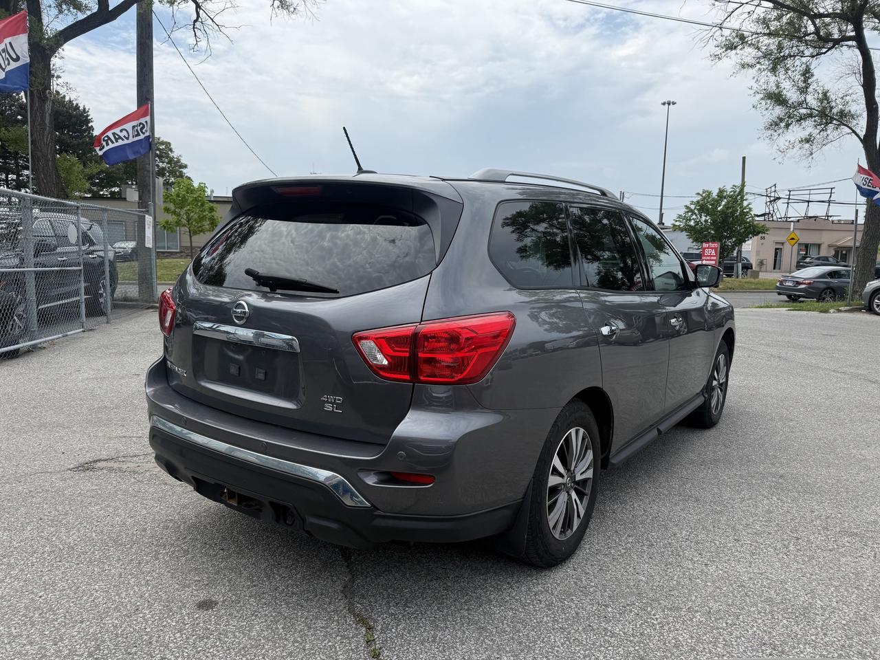 2017 Nissan Pathfinder SL l 4WD l 3.5L l Sunroof l 28 Service Records Photo