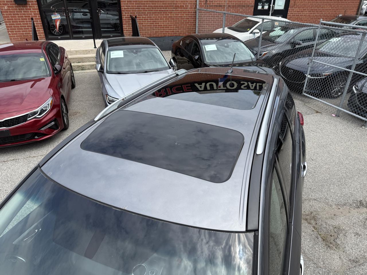 2017 Nissan Pathfinder SL l 4WD l 3.5L l Sunroof l 28 Service Records Photo