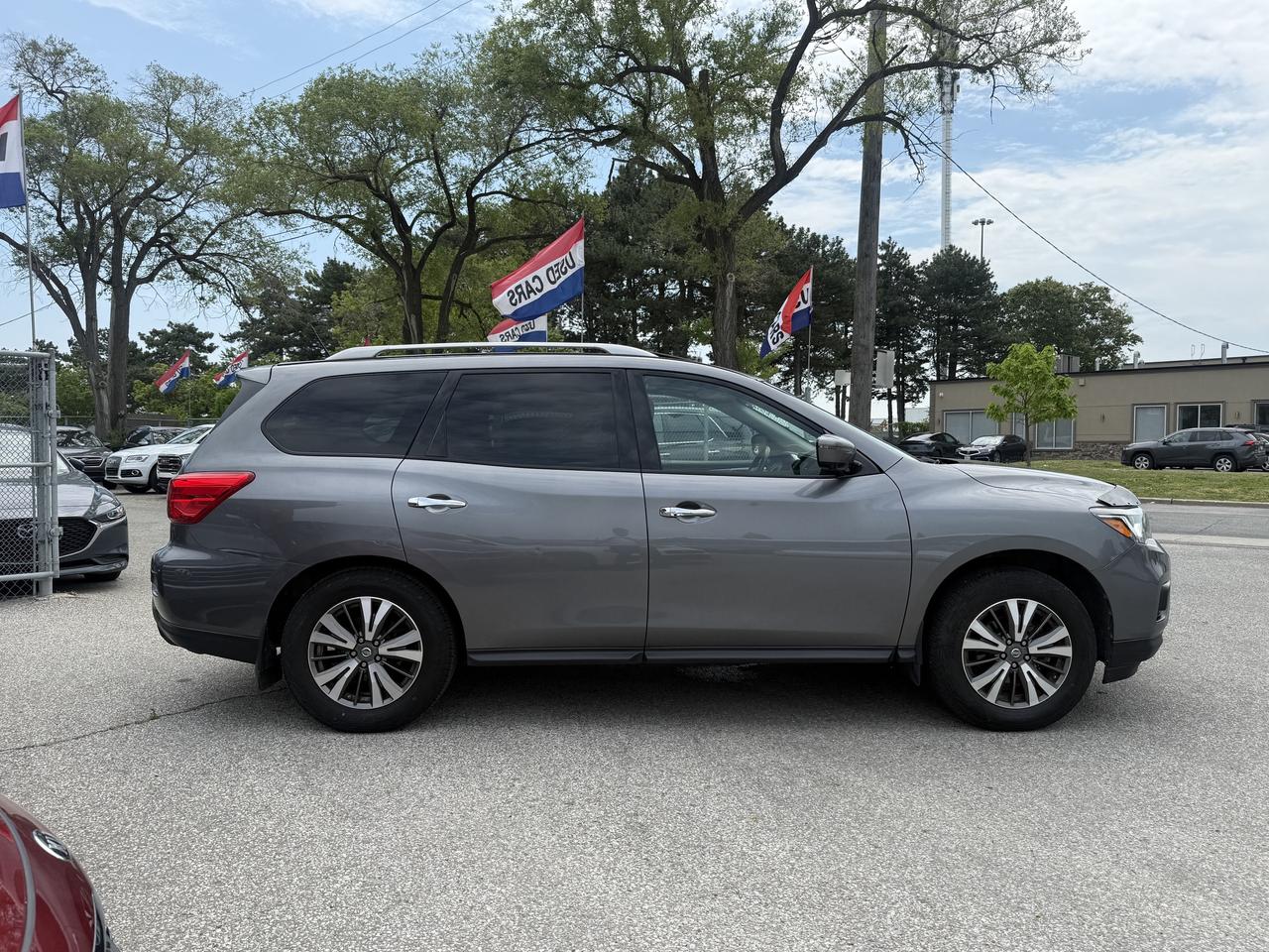 2017 Nissan Pathfinder SL l 4WD l 3.5L l Sunroof l 28 Service Records Photo