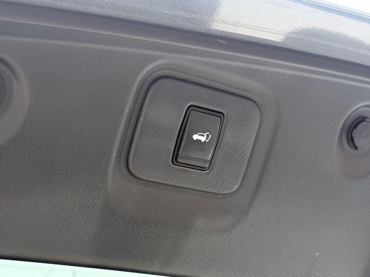 2017 Nissan Pathfinder SL l 4WD l 3.5L l Sunroof l 28 Service Records Photo