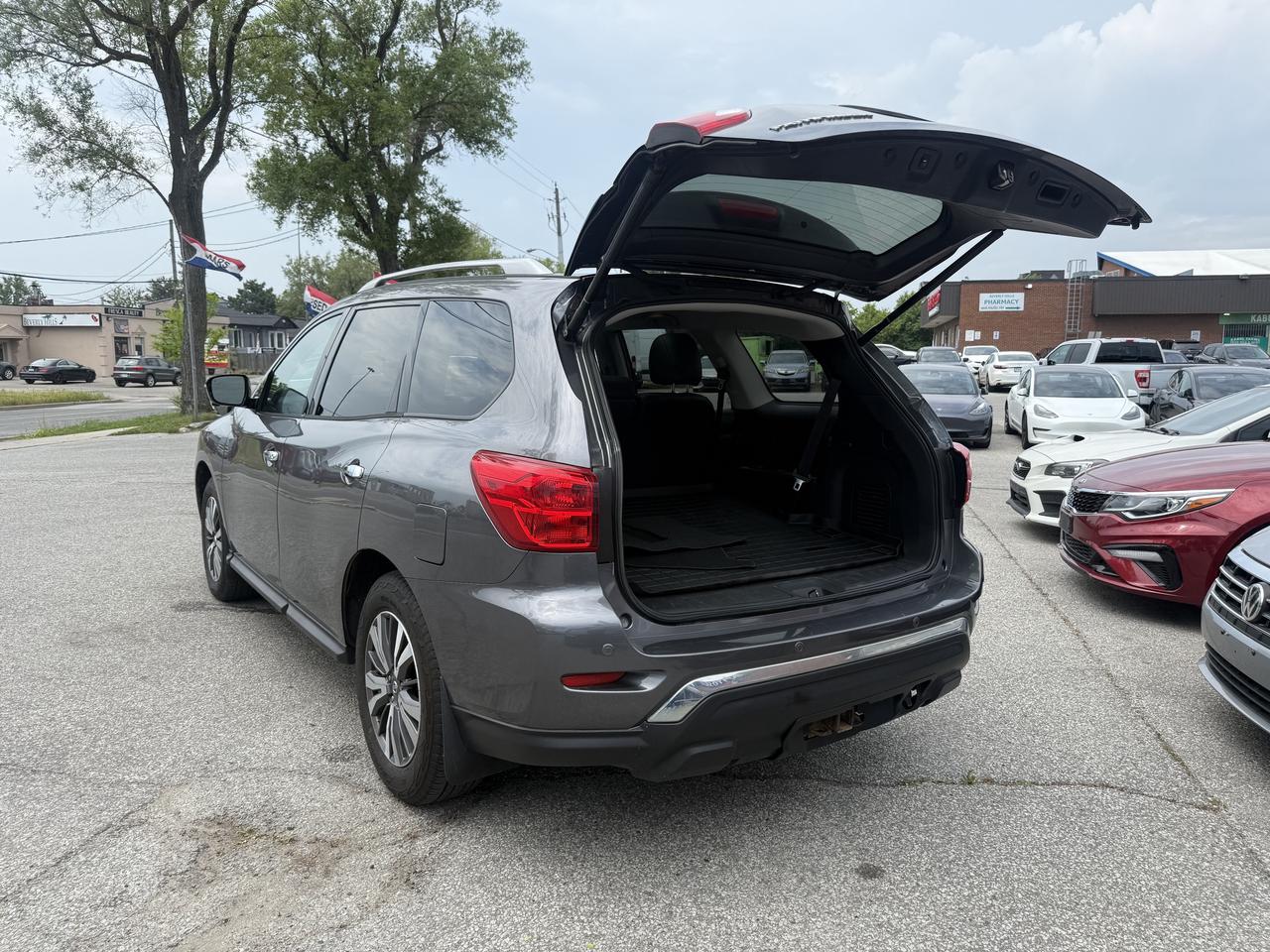 2017 Nissan Pathfinder SL l 4WD l 3.5L l Sunroof l 28 Service Records Photo