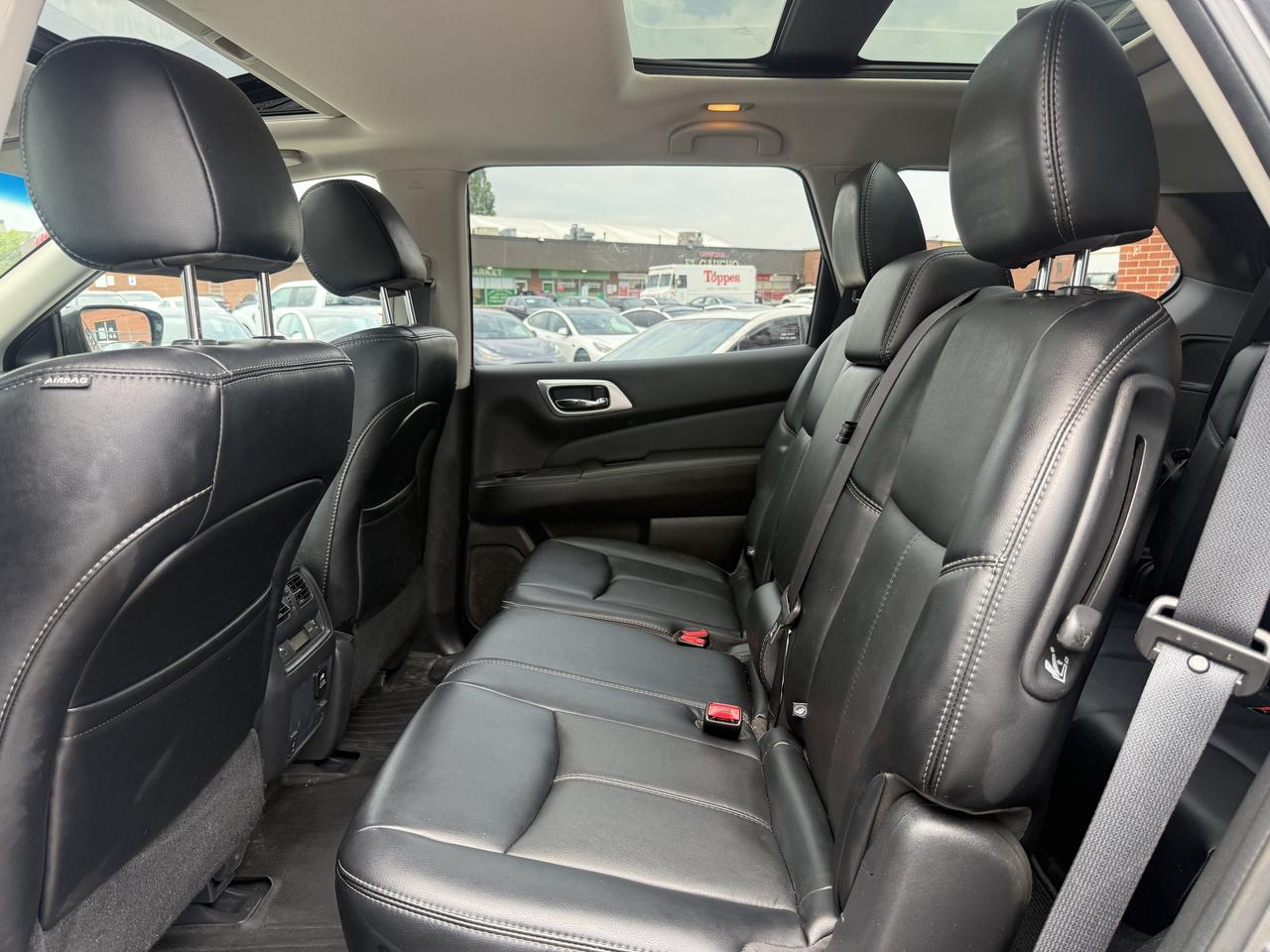 2017 Nissan Pathfinder SL l 4WD l 3.5L l Sunroof l 28 Service Records Photo