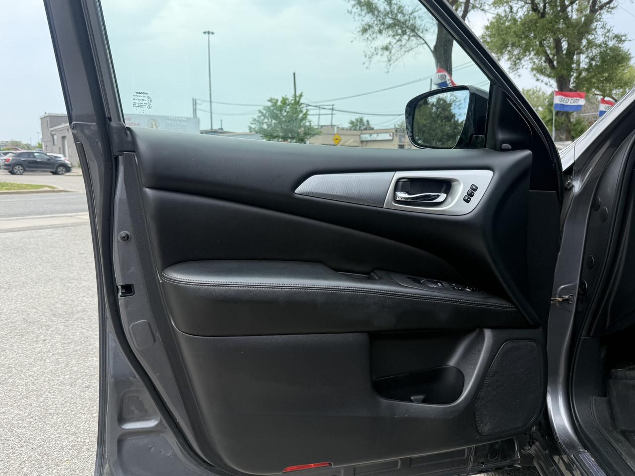 2017 Nissan Pathfinder SL l 4WD l 3.5L l Sunroof l 28 Service Records Photo