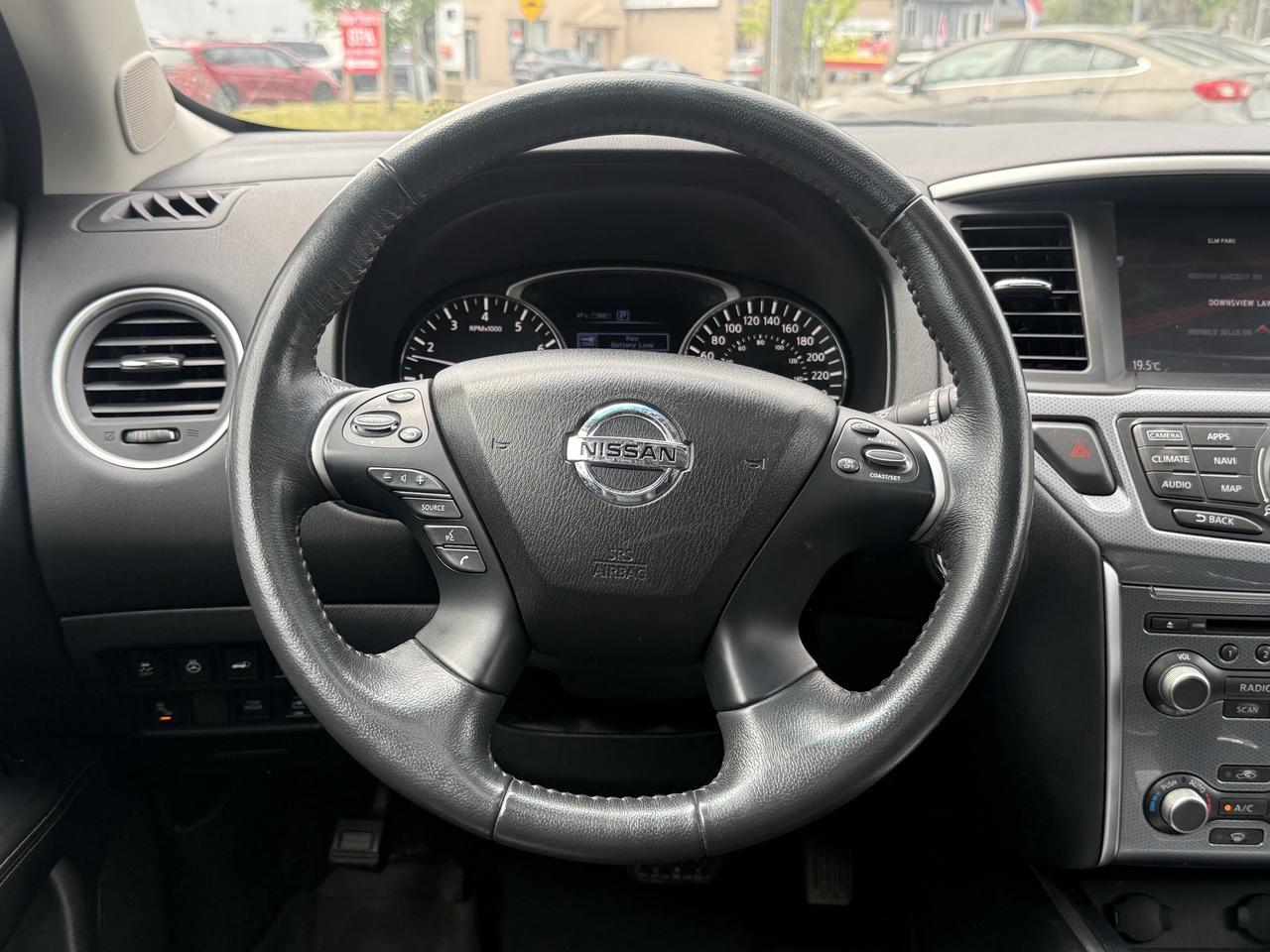2017 Nissan Pathfinder SL l 4WD l 3.5L l Sunroof l 28 Service Records Photo