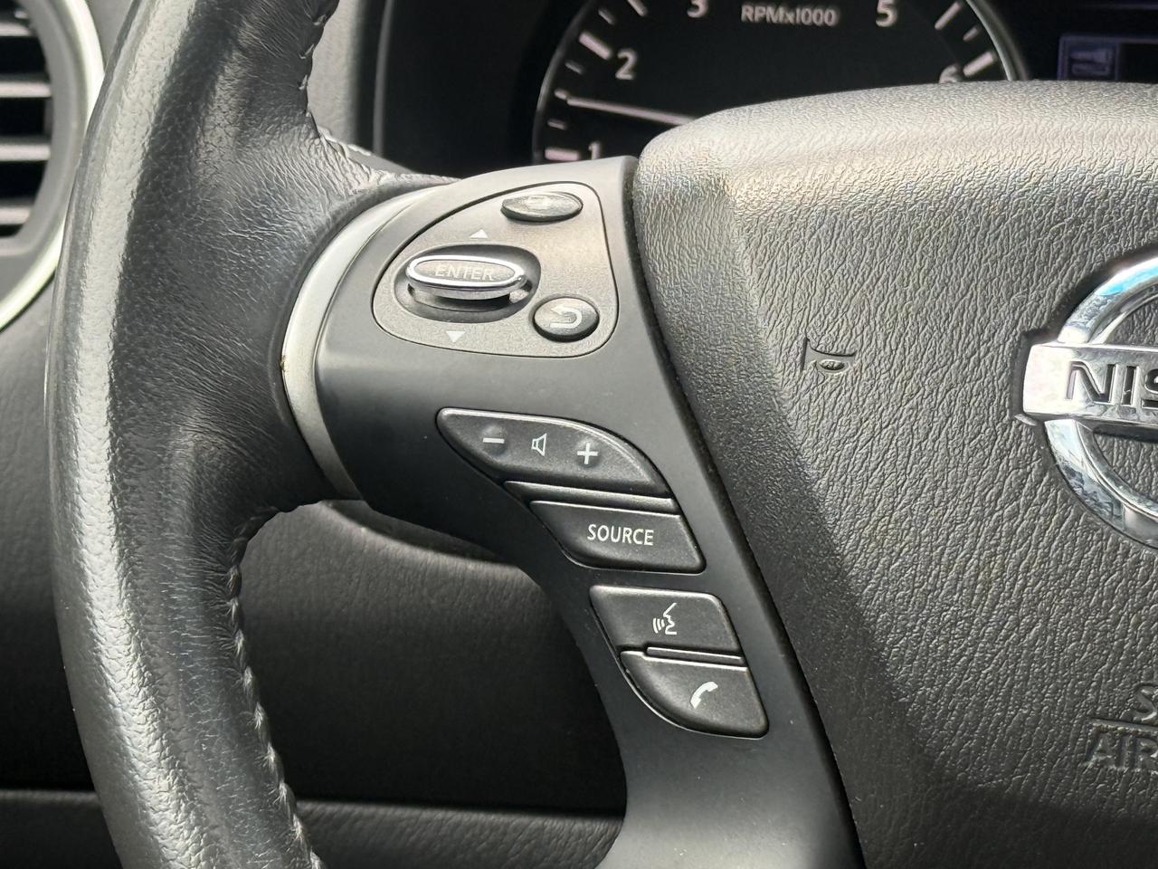 2017 Nissan Pathfinder SL l 4WD l 3.5L l Sunroof l 28 Service Records Photo