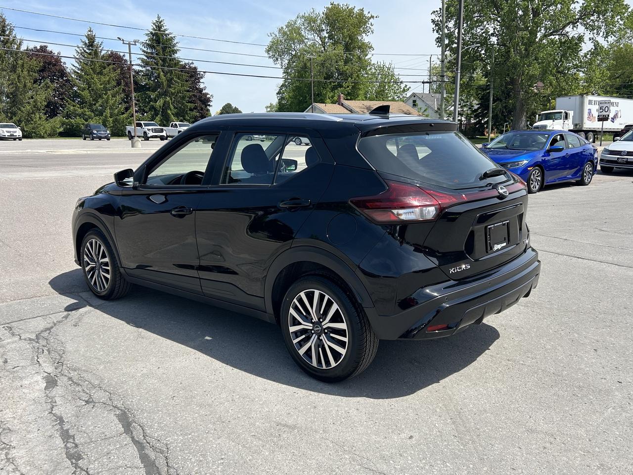 2024 Nissan Kicks SV/BACK UP CAM/HEATED SEATS/CALL PICTON Photo