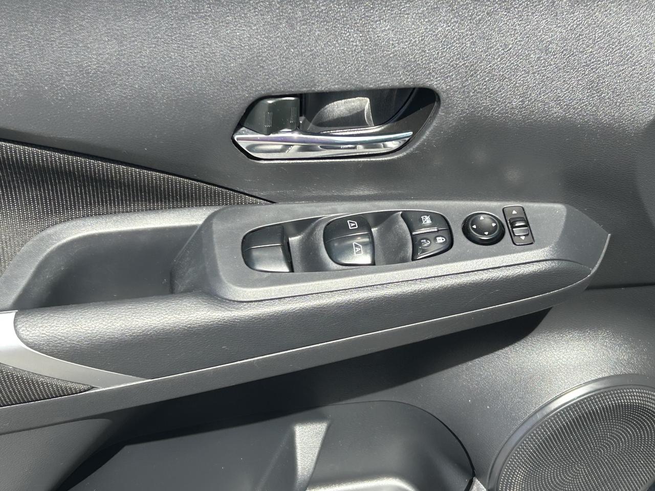 2024 Nissan Kicks SV/BACK UP CAM/HEATED SEATS/CALL PICTON Photo