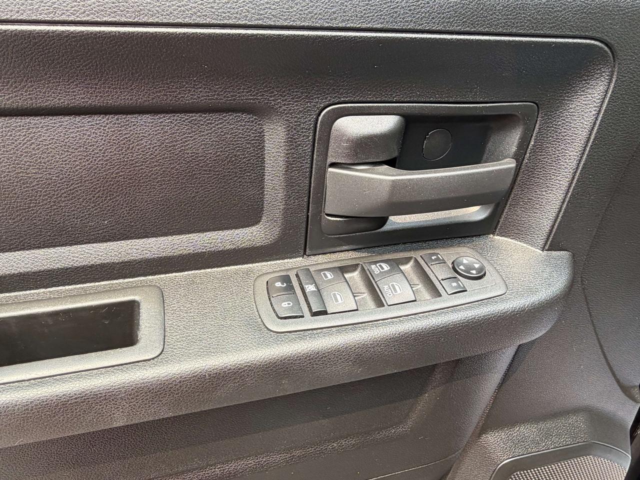 2022 RAM 1500 EXPRESS/HEATED SEATS/BACK UP CAM/4X4/CALL PICTON Photo