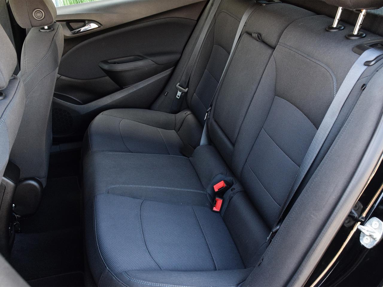 2018 Chevrolet Cruze LT ~Heated Seats ~Carplay ~Alloys ~Camera ~LOW KM Photo