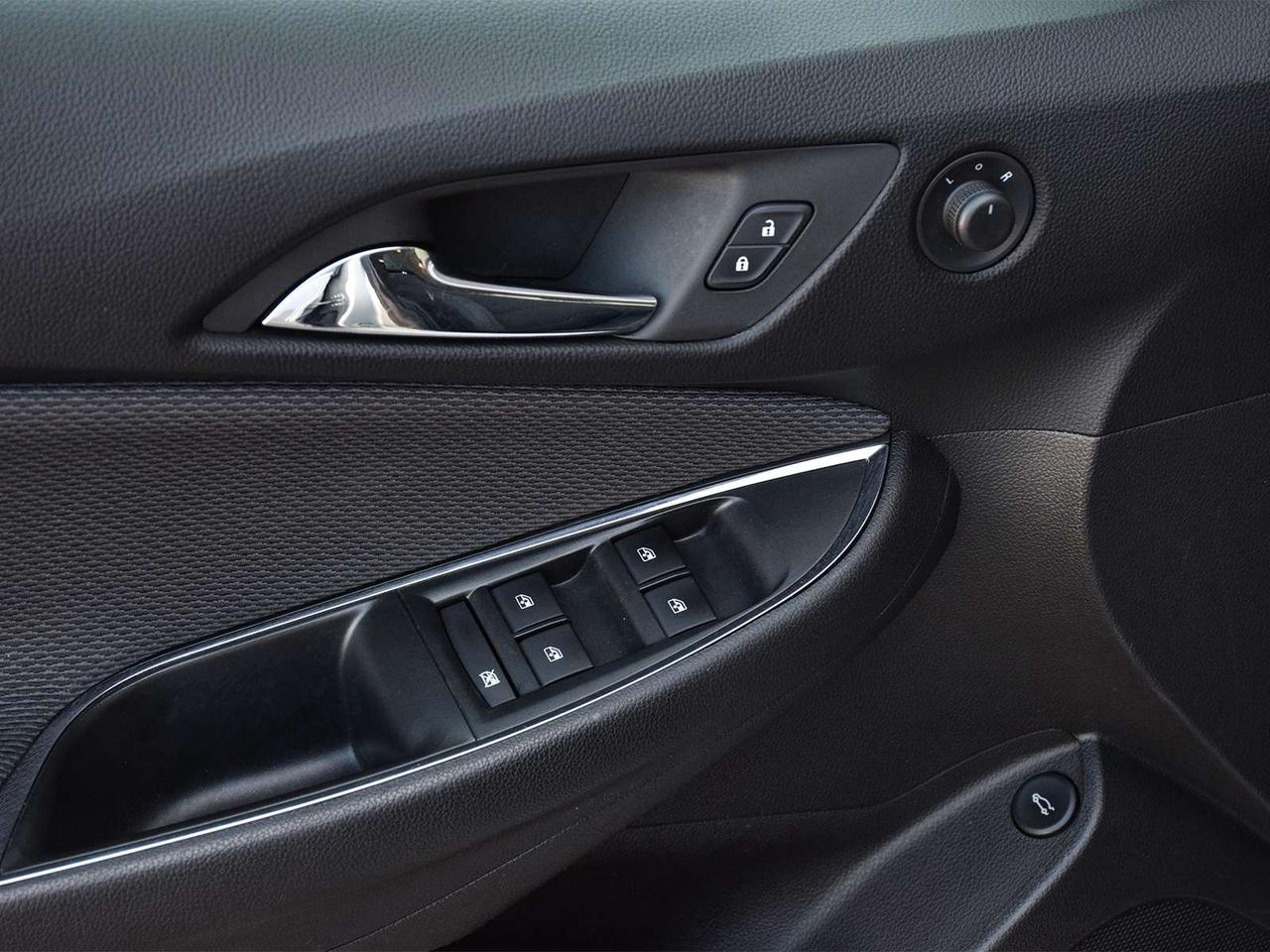 2019 Chevrolet Cruze Diesel ~Heated Seats ~Bluetooth ~Carplay ~Camera Photo