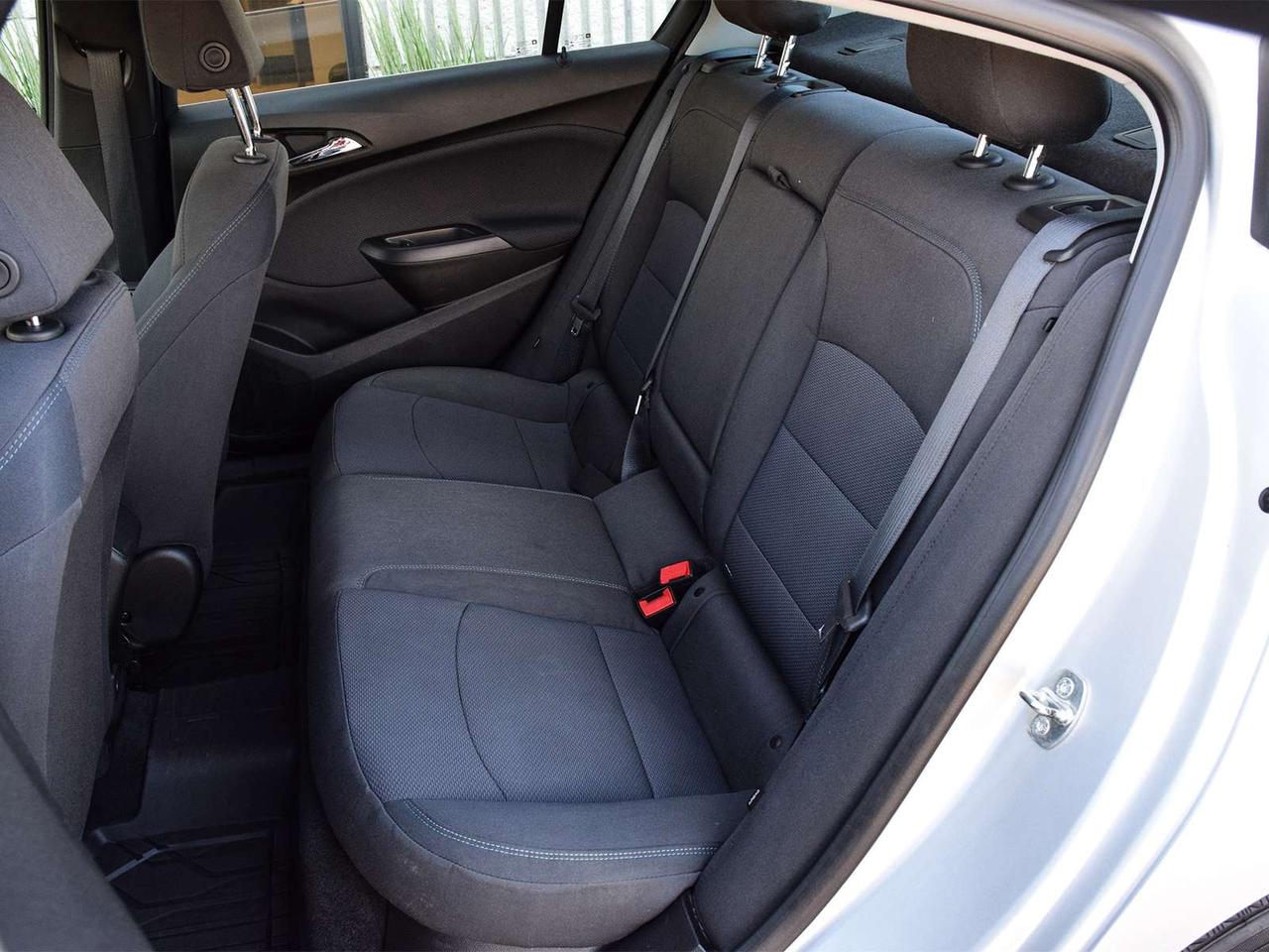 2019 Chevrolet Cruze Diesel ~Heated Seats ~Bluetooth ~Carplay ~Camera Photo