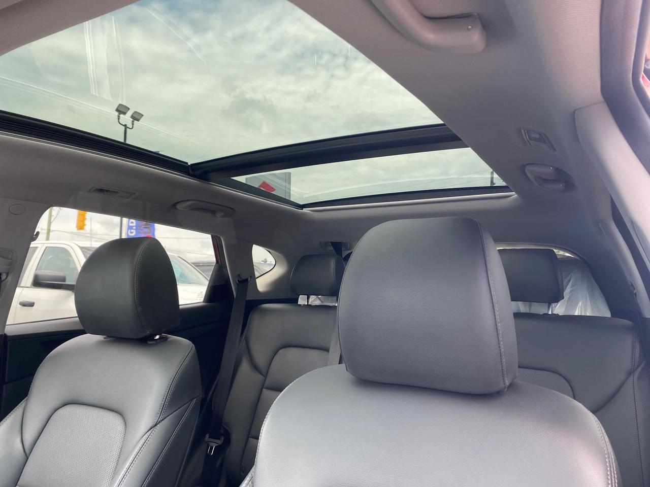 2021 Hyundai Tucson Ultimate AWD ~Nav ~Moonroof ~Leather ~Blind Spot Photo