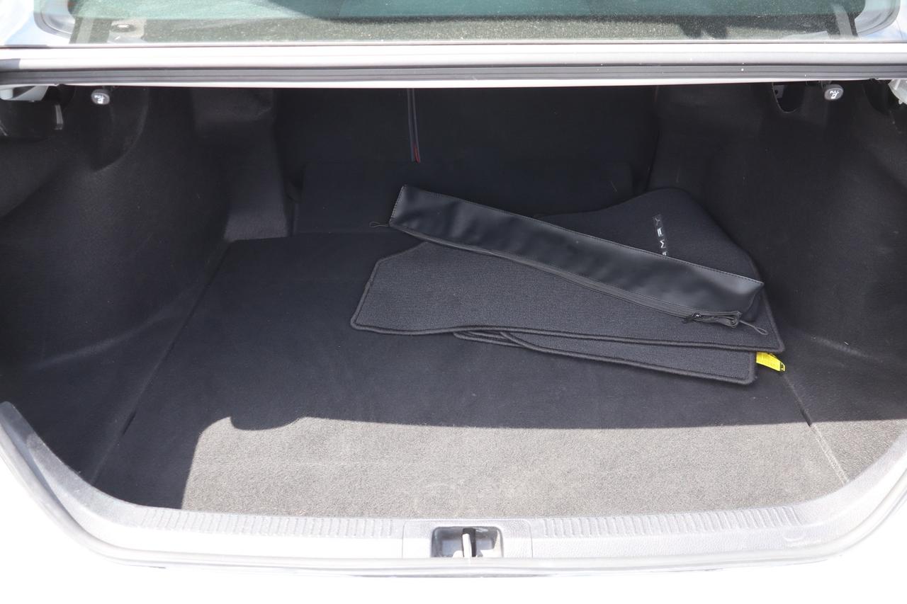 2019 Toyota Camry XSE   RED INTERIOR Photo