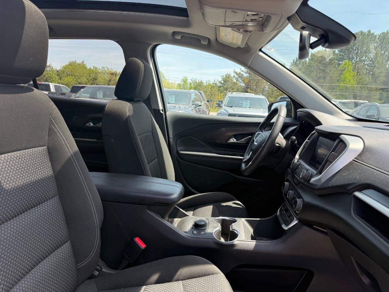 2022 GMC Terrain SLE LEASE RETURN. SUNROOF. ALL WEATHER MATS. LUGGA Photo
