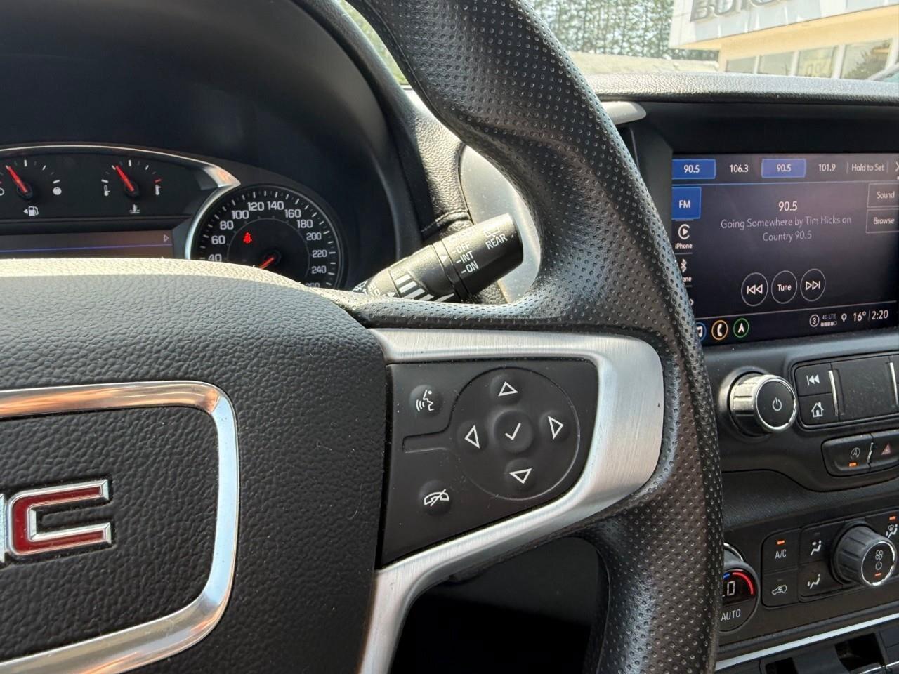 2022 GMC Terrain SLE LEASE RETURN. SUNROOF. ALL WEATHER MATS. LUGGA Photo