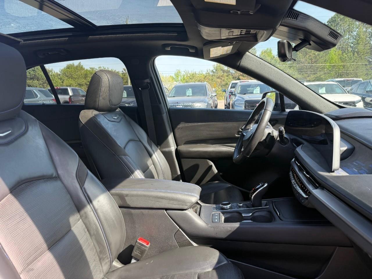 2024 Cadillac XT4 AWD Sport ALL WEATHER MATS. PANORAMIC SUNROOF. LEA Photo