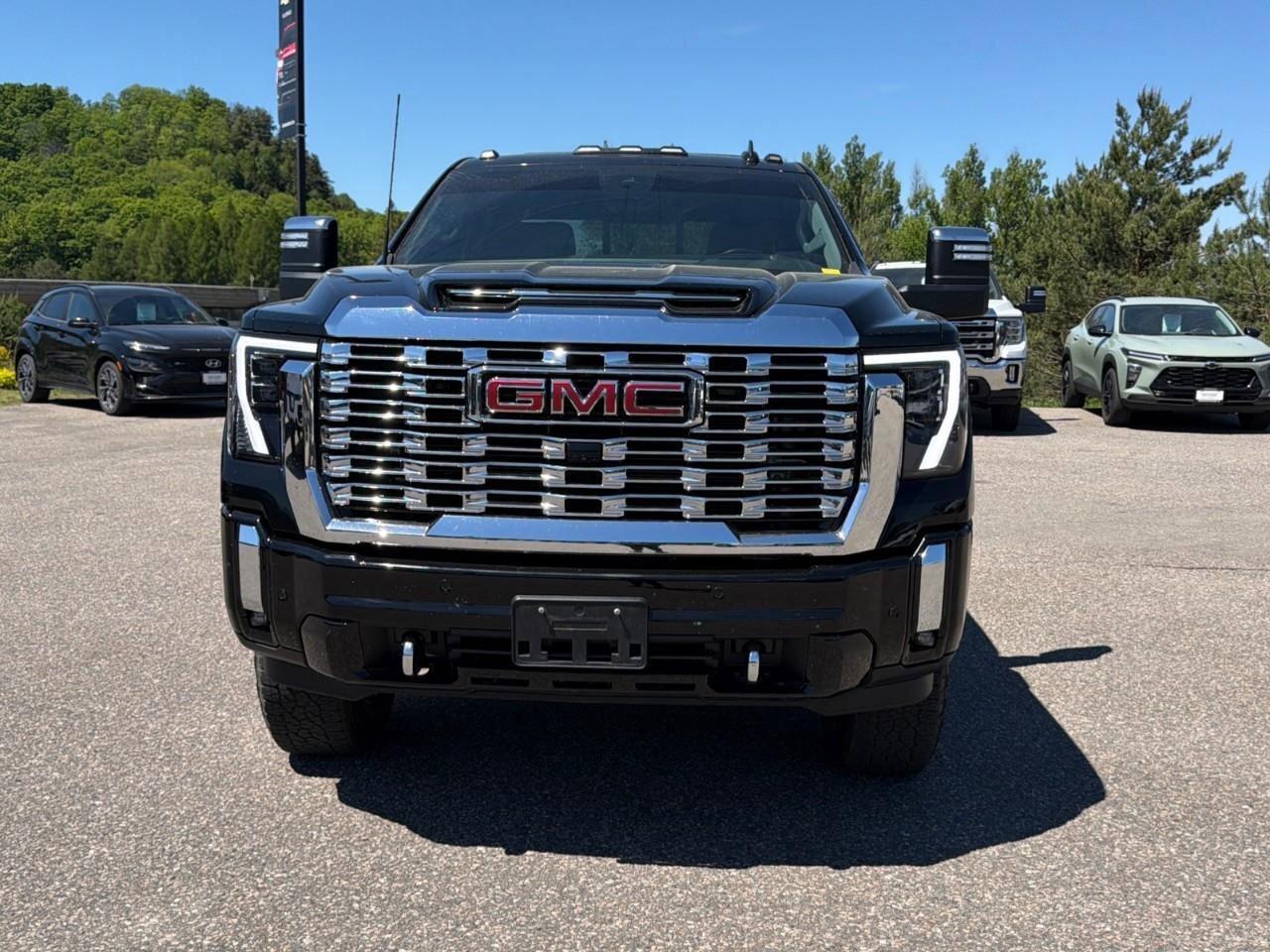 2024 GMC SIERRA 2500HD 4WD Crew Cab 159  Denali Photo