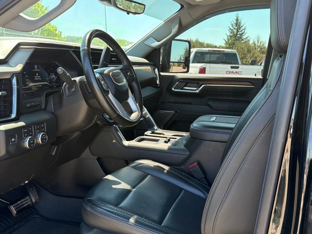 2024 GMC SIERRA 2500HD 4WD Crew Cab 159  Denali Photo