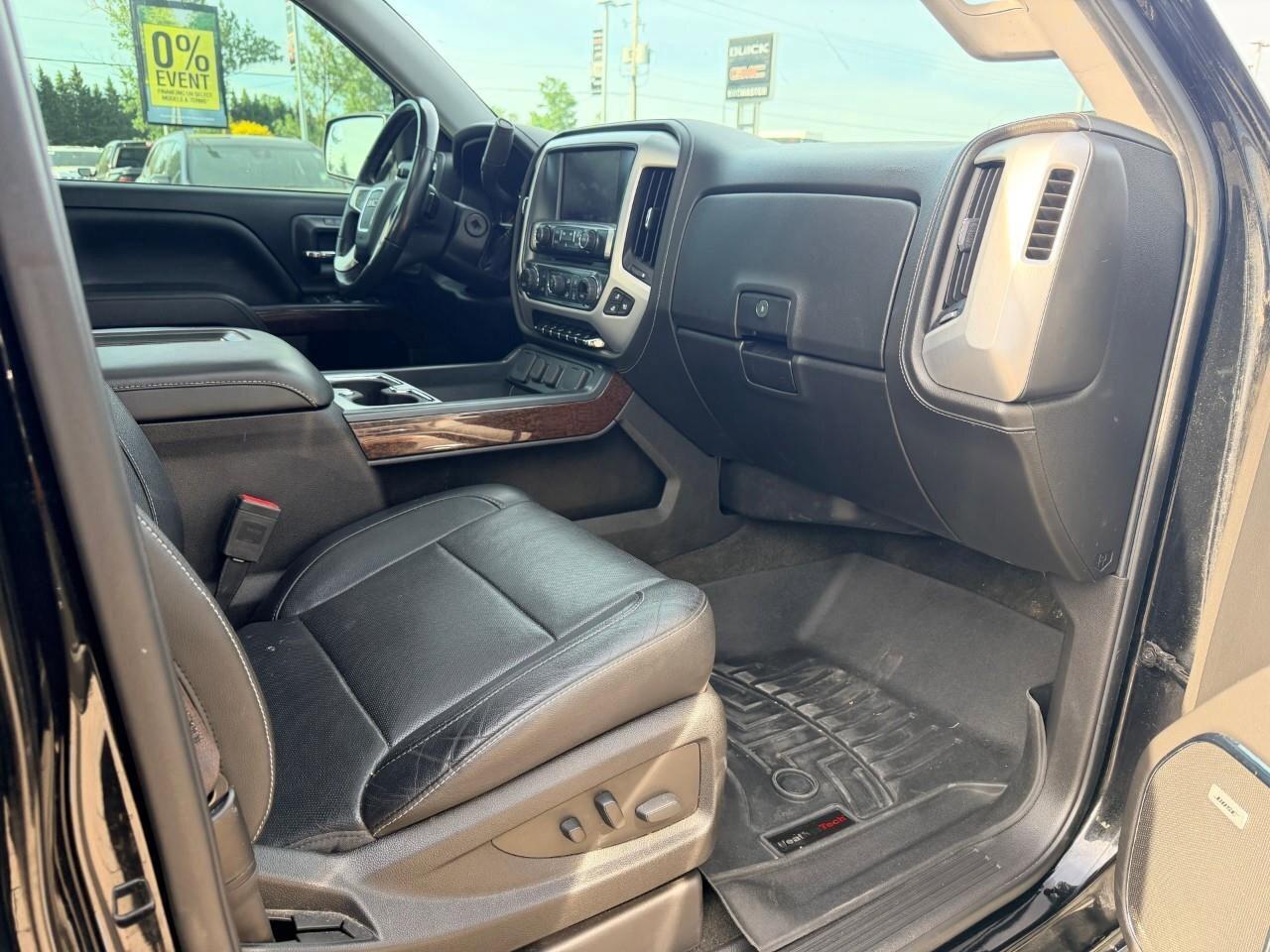 2017 GMC Sierra 1500 4WD Crew Cab 143.5  SLT Photo