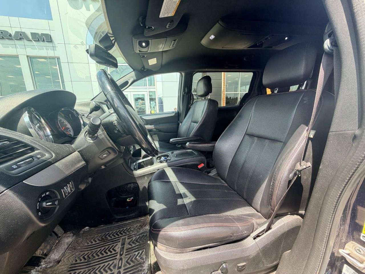 2014 Dodge Grand Caravan R/T, 3.6L V6, ALLOYS, LEATHER, STOW 'N GO, AS-TRADED! Photo