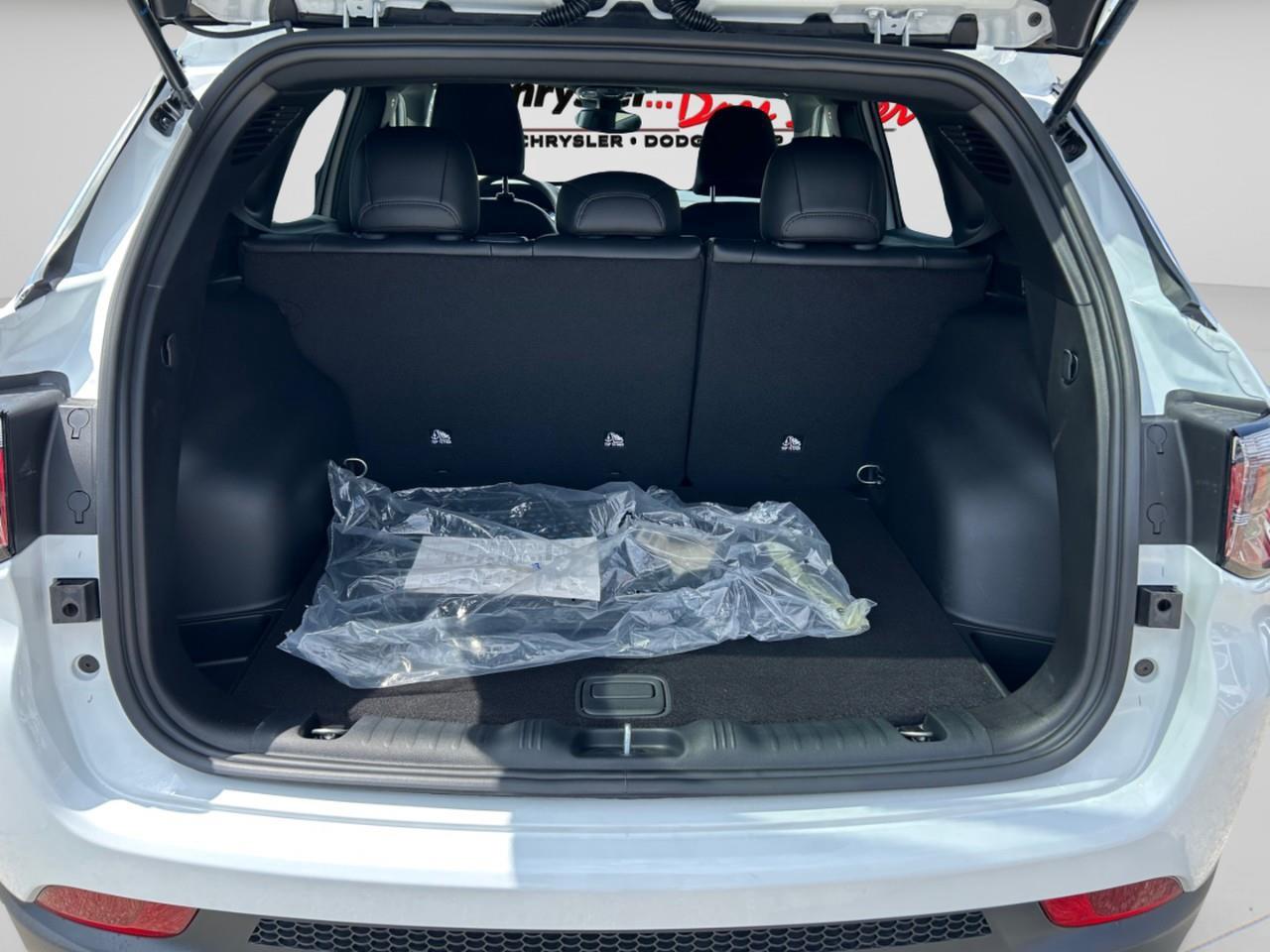2025 Jeep Compass NORTH 4X4 Photo