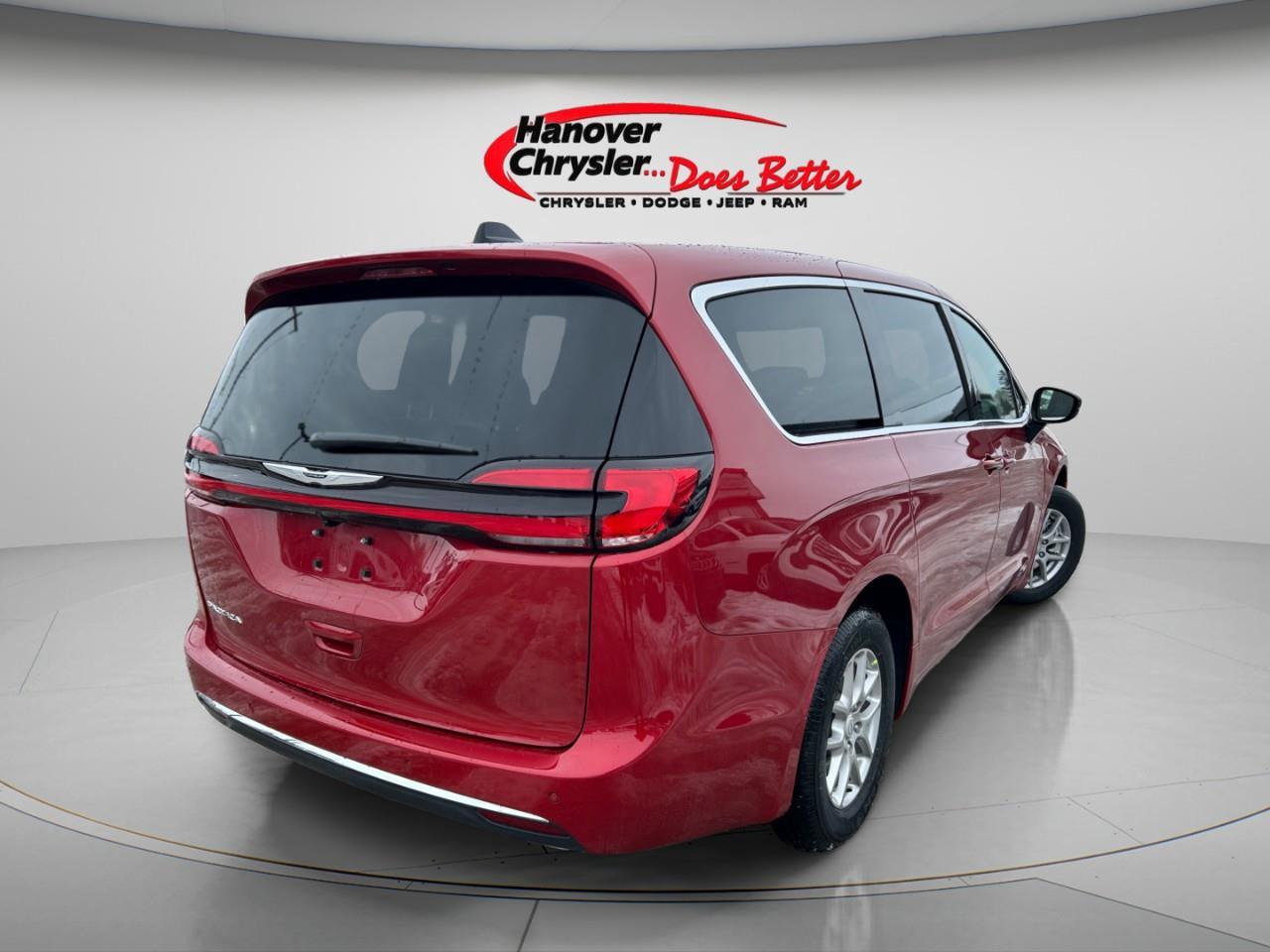 2026 Chrysler Pacifica Select FWD Photo4