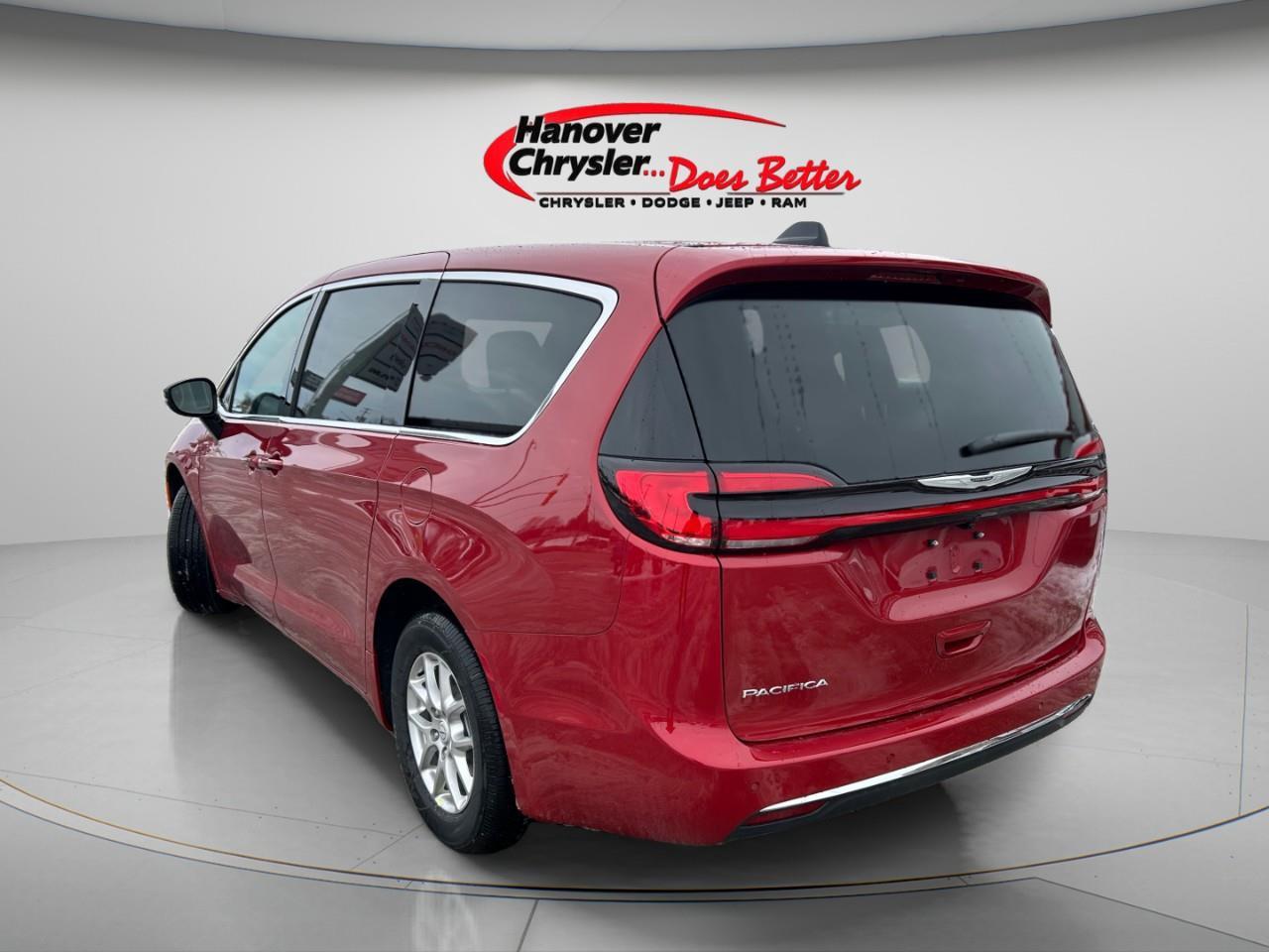 2026 Chrysler Pacifica Select FWD Photo2