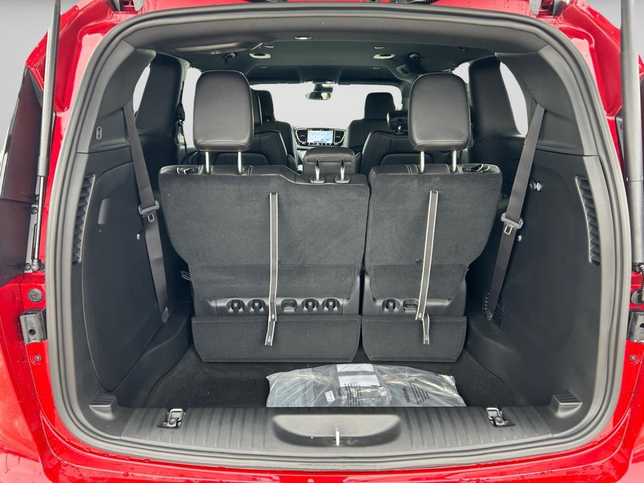 2026 Chrysler Pacifica Select FWD Photo