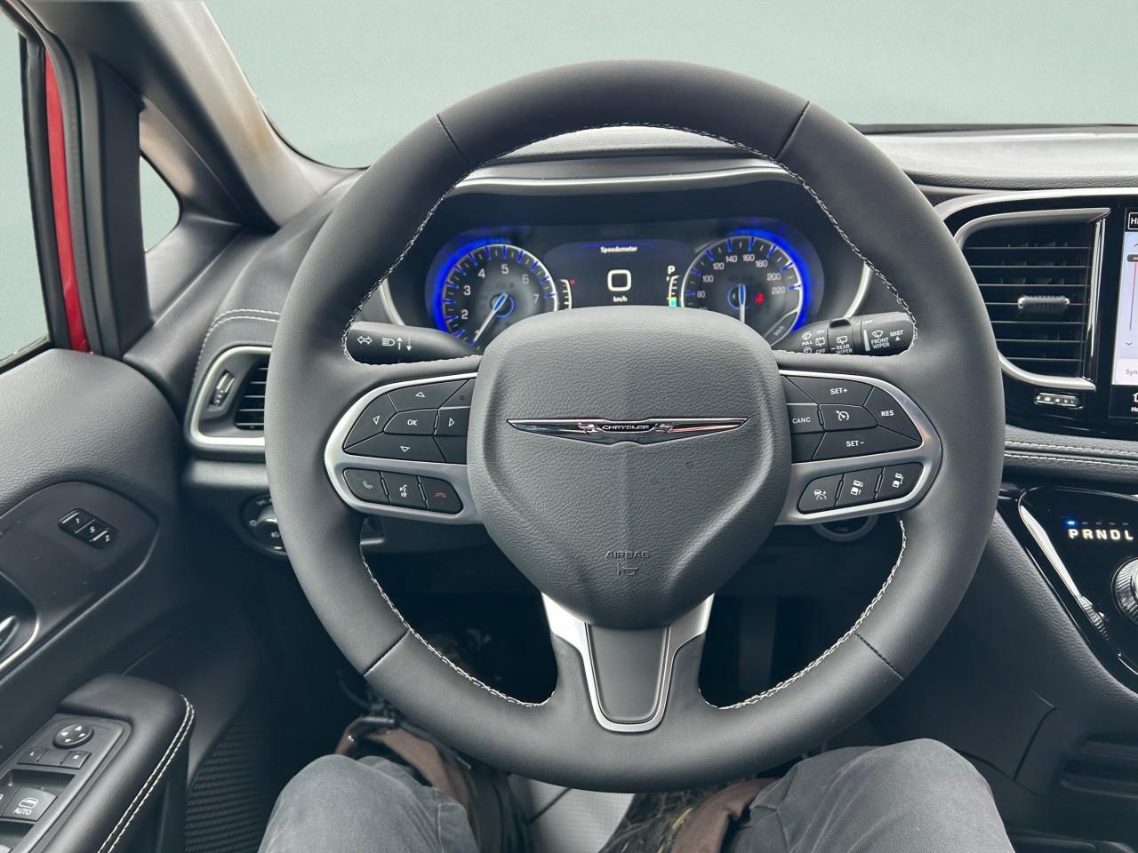 2026 Chrysler Pacifica Select FWD Photo
