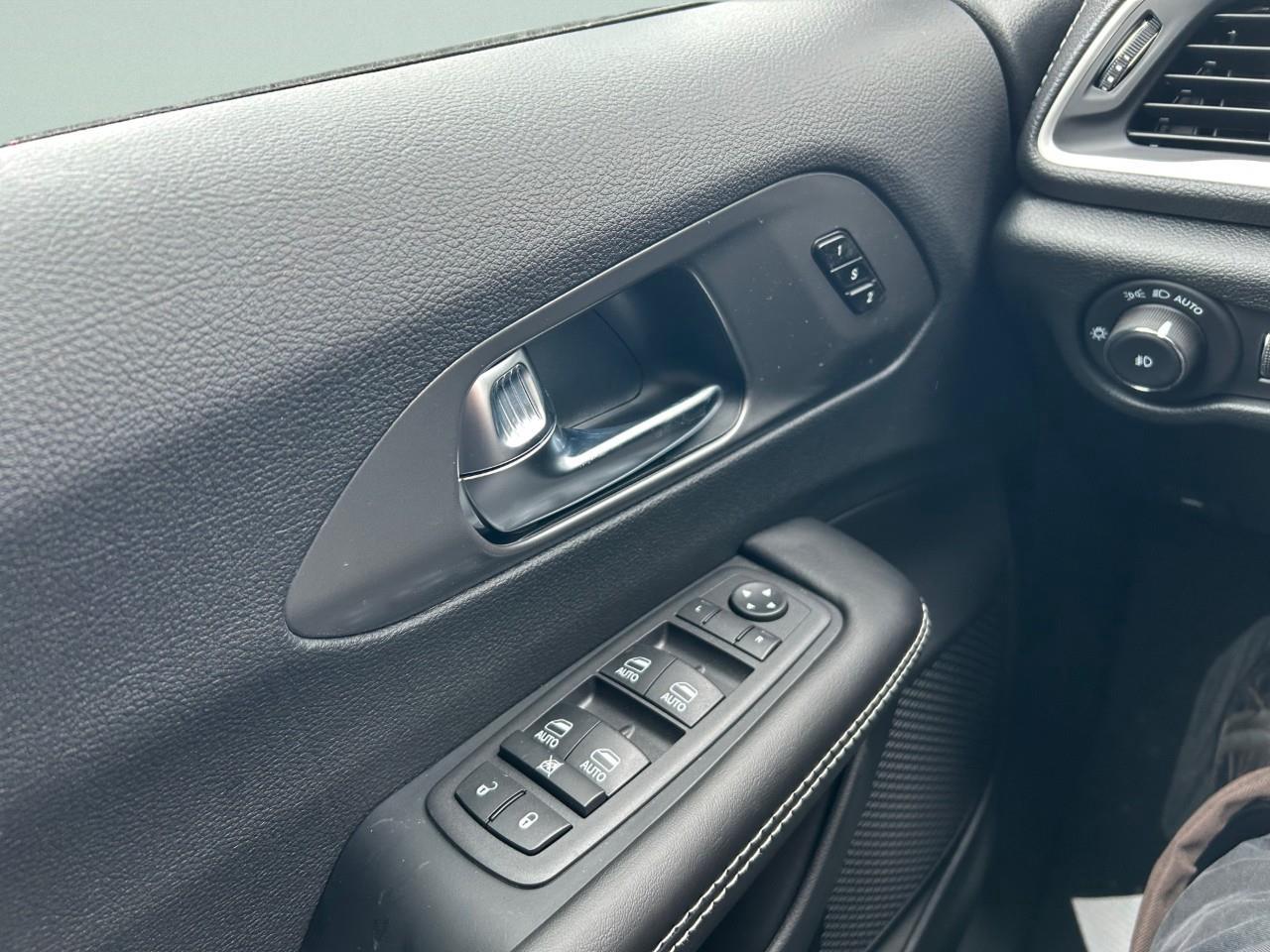 2026 Chrysler Pacifica Select FWD Photo